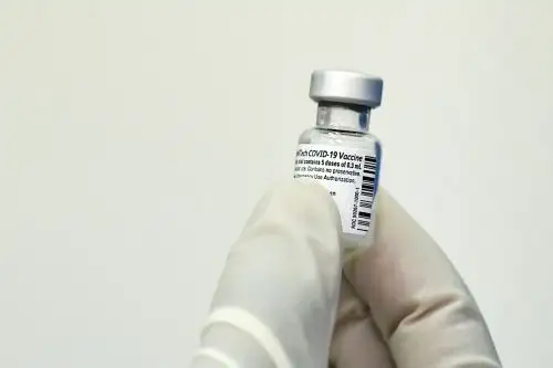 La región Ayacucho está preparada para recibir y aplicar de inmediato las vacunas Pfizer a los adultos mayores. AFP