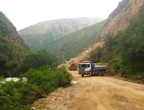 Provías Descentralizado busca restablecer el tránsito vehicular en carretera ubicada en la provincia de Antabamba, en Apurímac, afectada por deslizamientos causados por lluvias intensas. ANDINA/Difusión