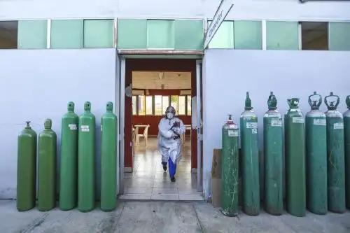 Planta Oxígeno para la Vida es una realidad gracias a la alianza estratégica entre Sisol Salud y la parroquia San Marcos, con el apoyo de sus feligreses. Tendrá una producción aproximada de 420 m3/día; además, la atención será las 24 horas, los 7 días Foto: ANDINA/MML.
