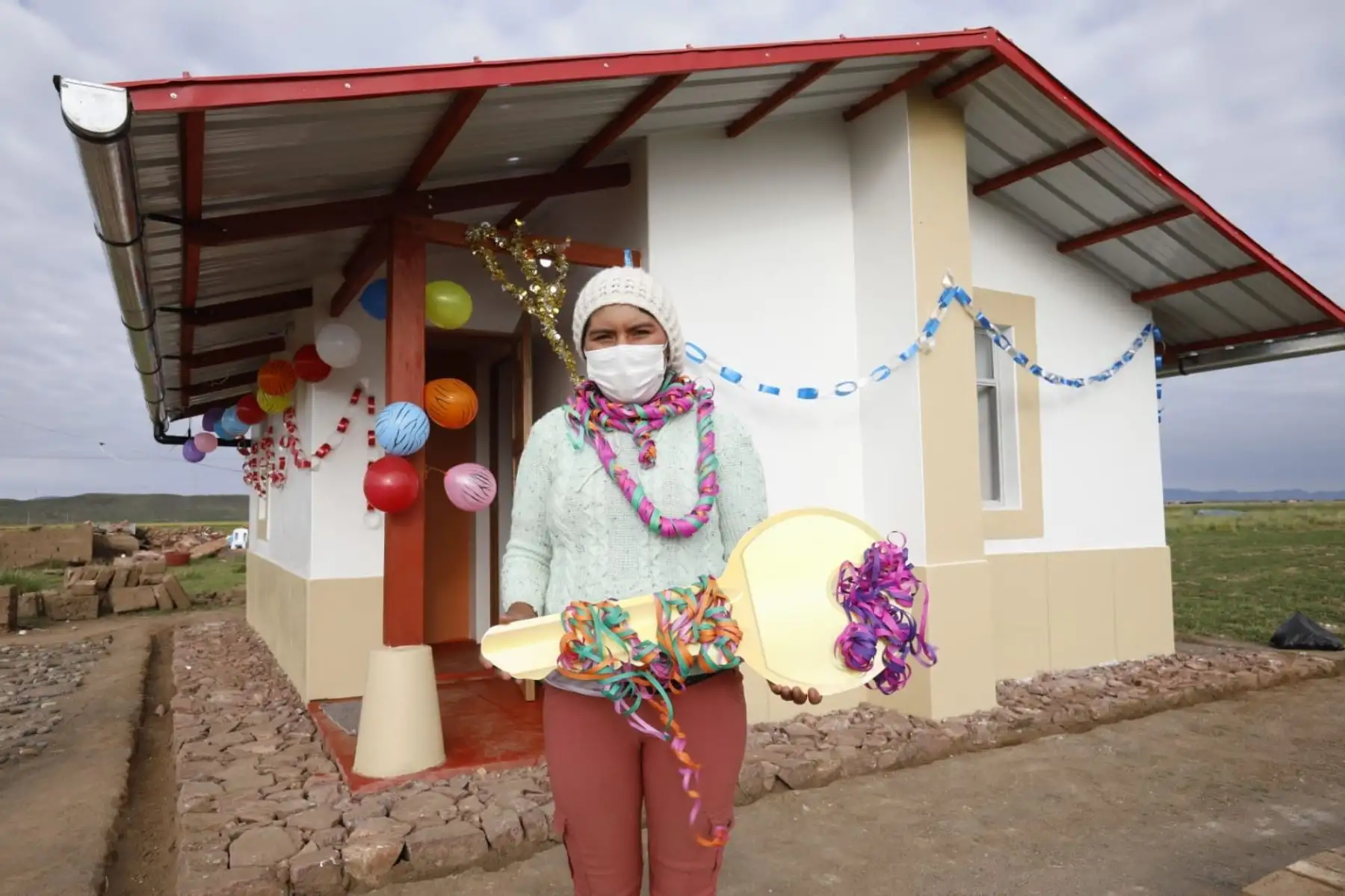 La ministra Solangel Fernández se dirigió al centro poblado de Ayagachi, en Puno, donde se entregarán 54 viviendas bioclimáticas Sumaq Wasi a las familias afectadas por las heladas. Foto: ANDINA/Ministerio de Vivienda