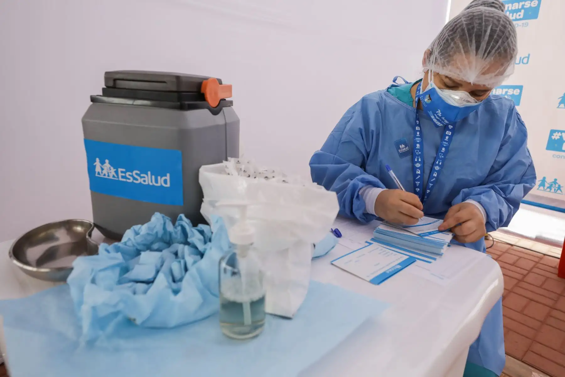 EsSalud realiza la segunda jornada de vacunación en las Redes Asistenciales de Lima. Foto: EsSalud
