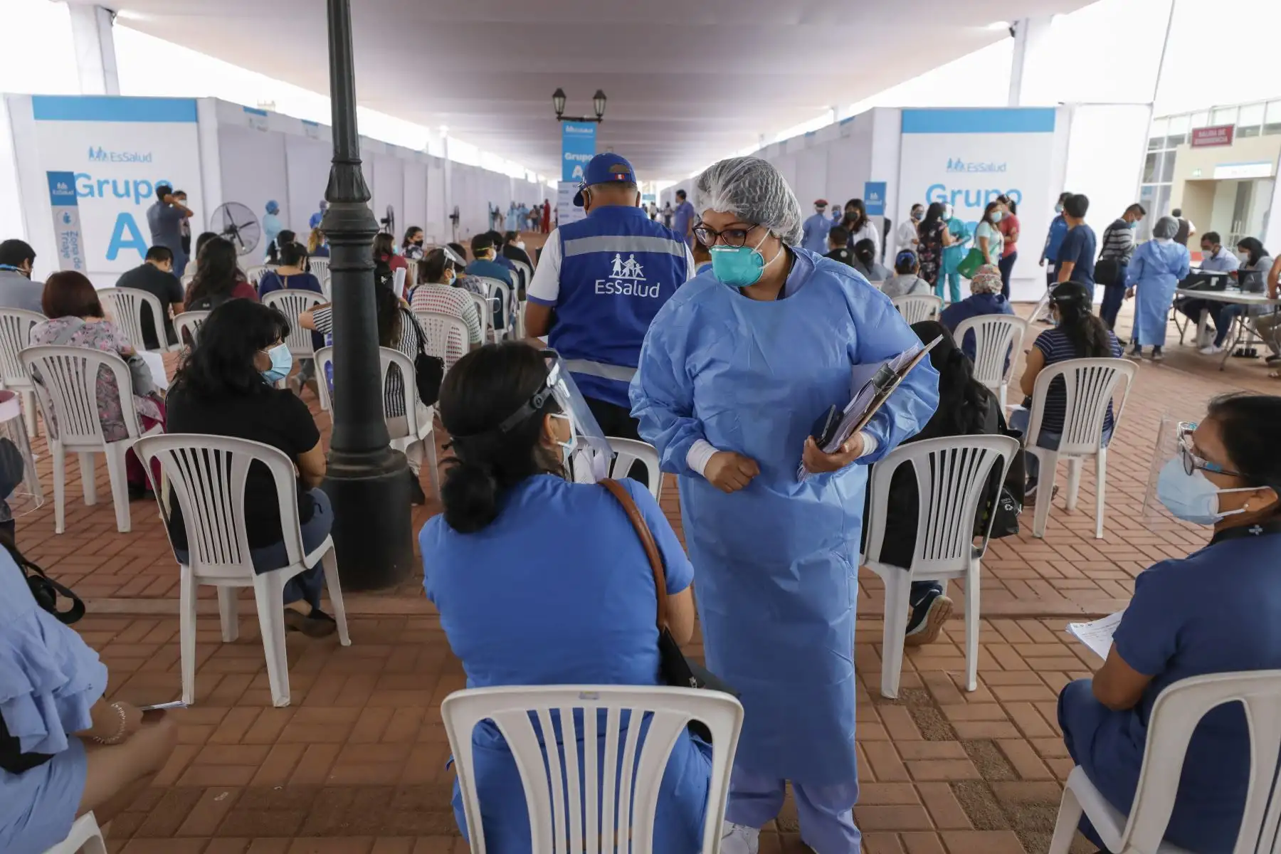 EsSalud realiza la segunda jornada de vacunación en las Redes Asistenciales de Lima. Foto: EsSalud