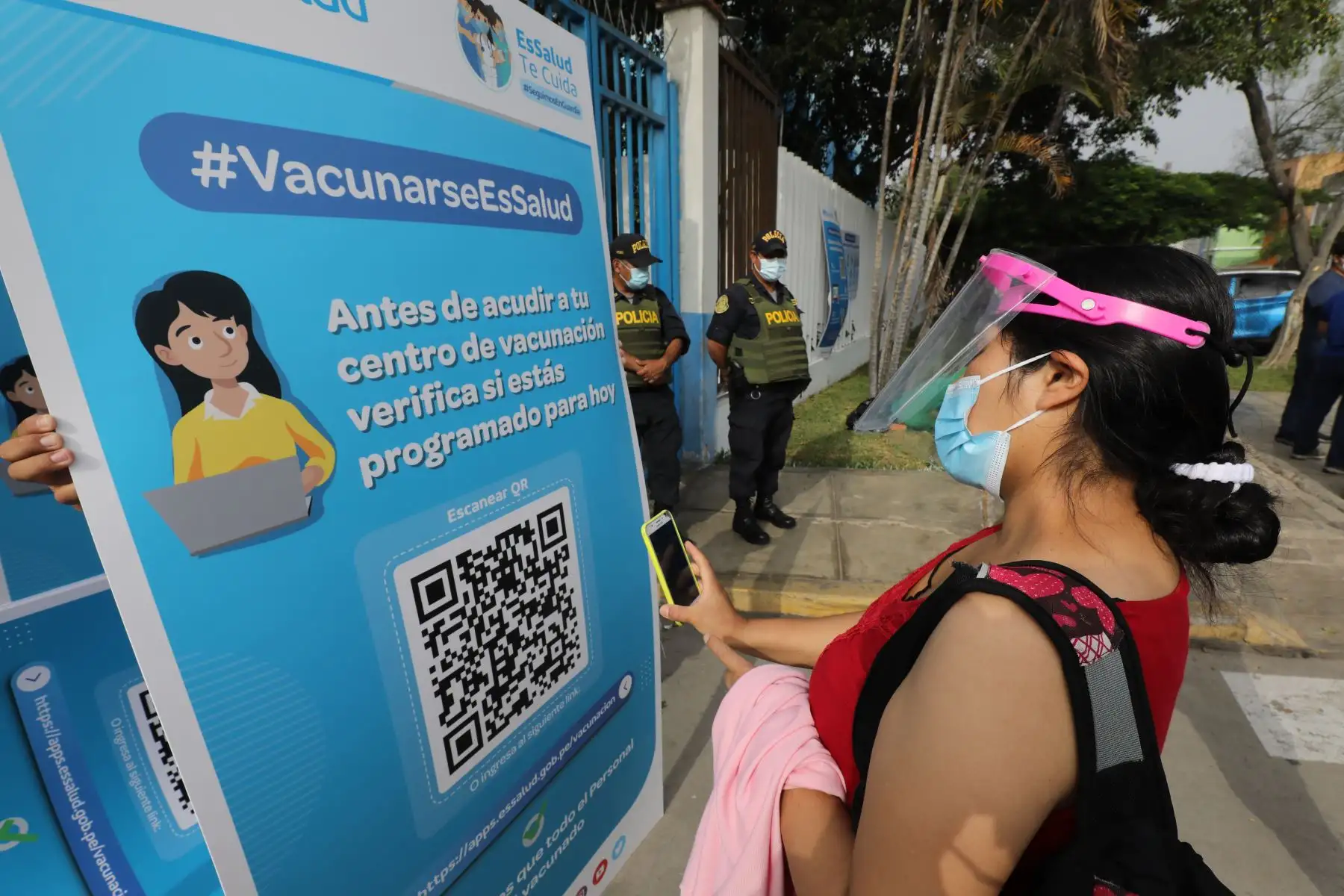 EsSalud realiza la segunda jornada de vacunación en las Redes Asistenciales de Lima. Foto: EsSalud