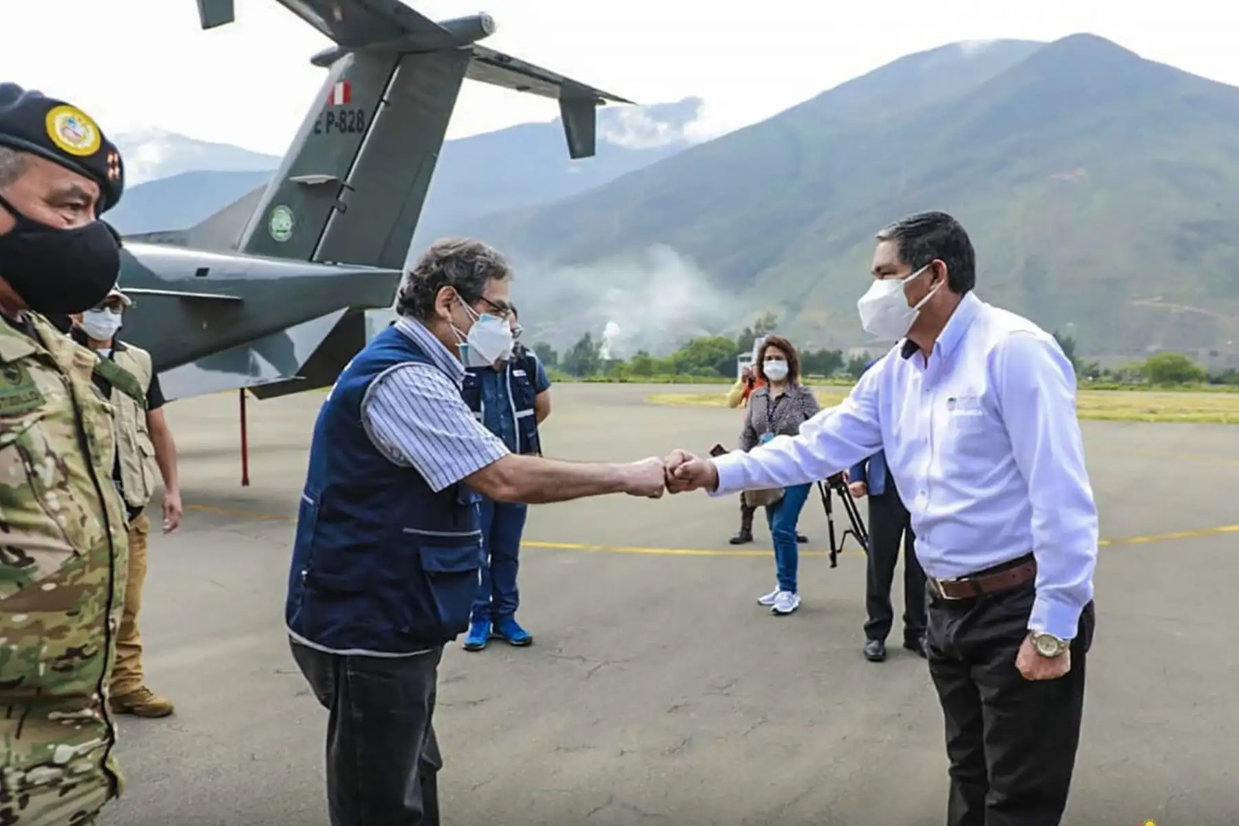 El ministro de Salud, Óscar Ugarte llegó a Huánuco, siendo recibido por el gobernador regional, Juan Alvarado Cornelio, junto a las autoridades regionales.
Foto: Gobierno Regional de Huánuco