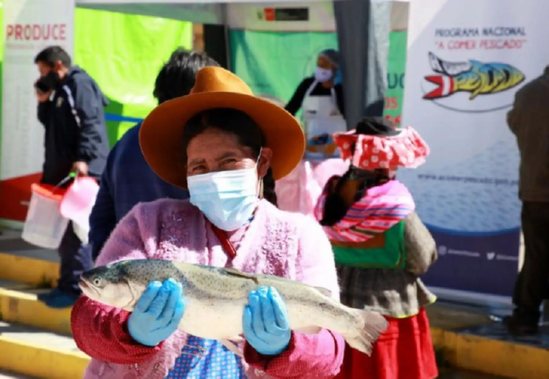 La tradición de comer pescado en Semana Santa brinda la ocasión de elegir entre los diversos ejemplares de la costa, sierra y selva que son auténticos superalimentos por su enorme aporte nutricional que contribuye a fortalecer nuestro sistema inmune frente a las enfermedades, entre ellas el covid-19. ANDINA/Difusión