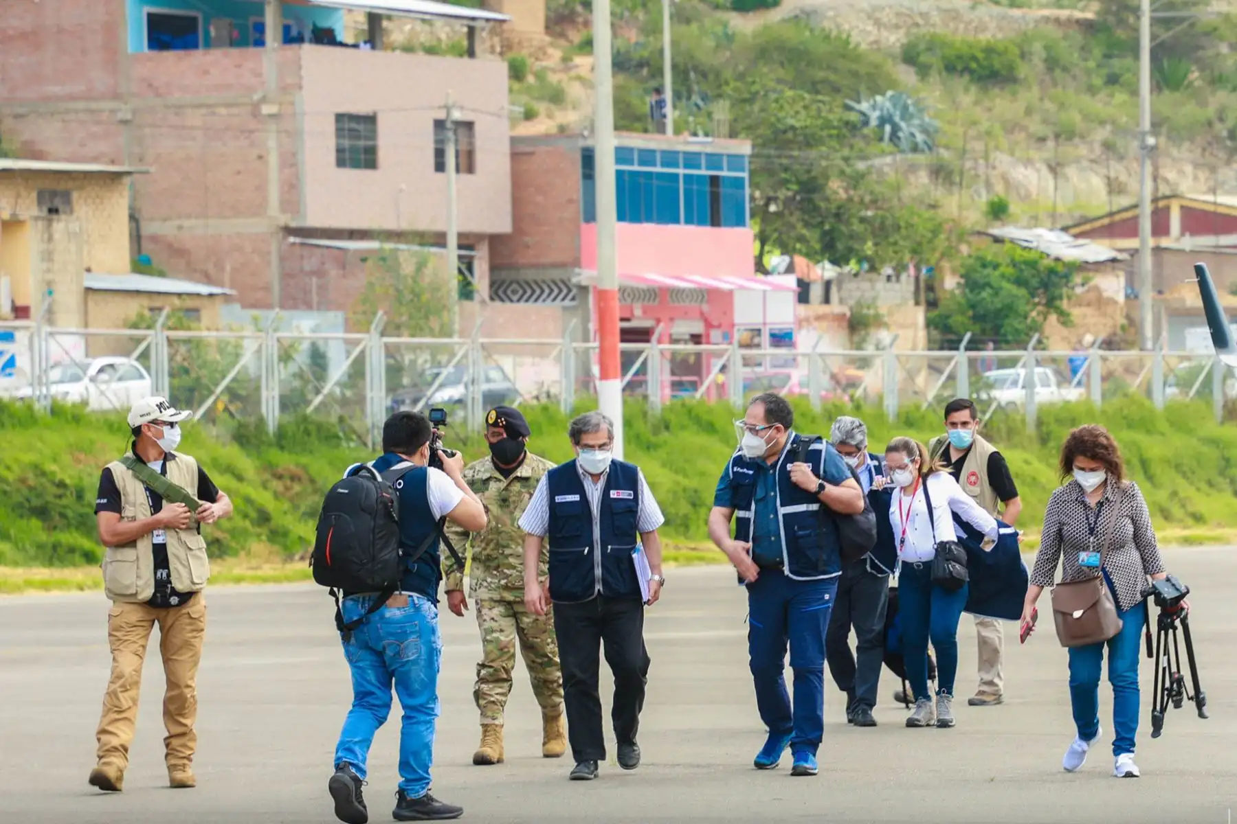 El ministro de Salud, Óscar Ugarte llegó a Huánuco, siendo recibido por el gobernador regional, Juan Alvarado Cornelio, junto a las autoridades regionales. Foto: Gobierno Regional de Huánuco