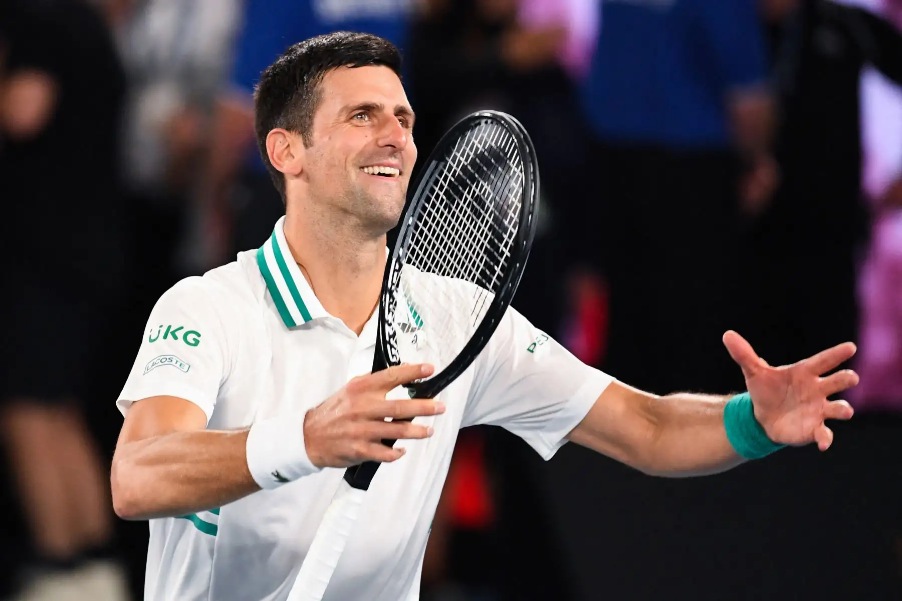 El serbio Novak Djokovic celebra la victoria contra el ruso Daniil Medvedev durante el partido final de individuales masculinos el día catorce del torneo de tenis del Abierto de Australia en Melbourne.
Foto: AFP
