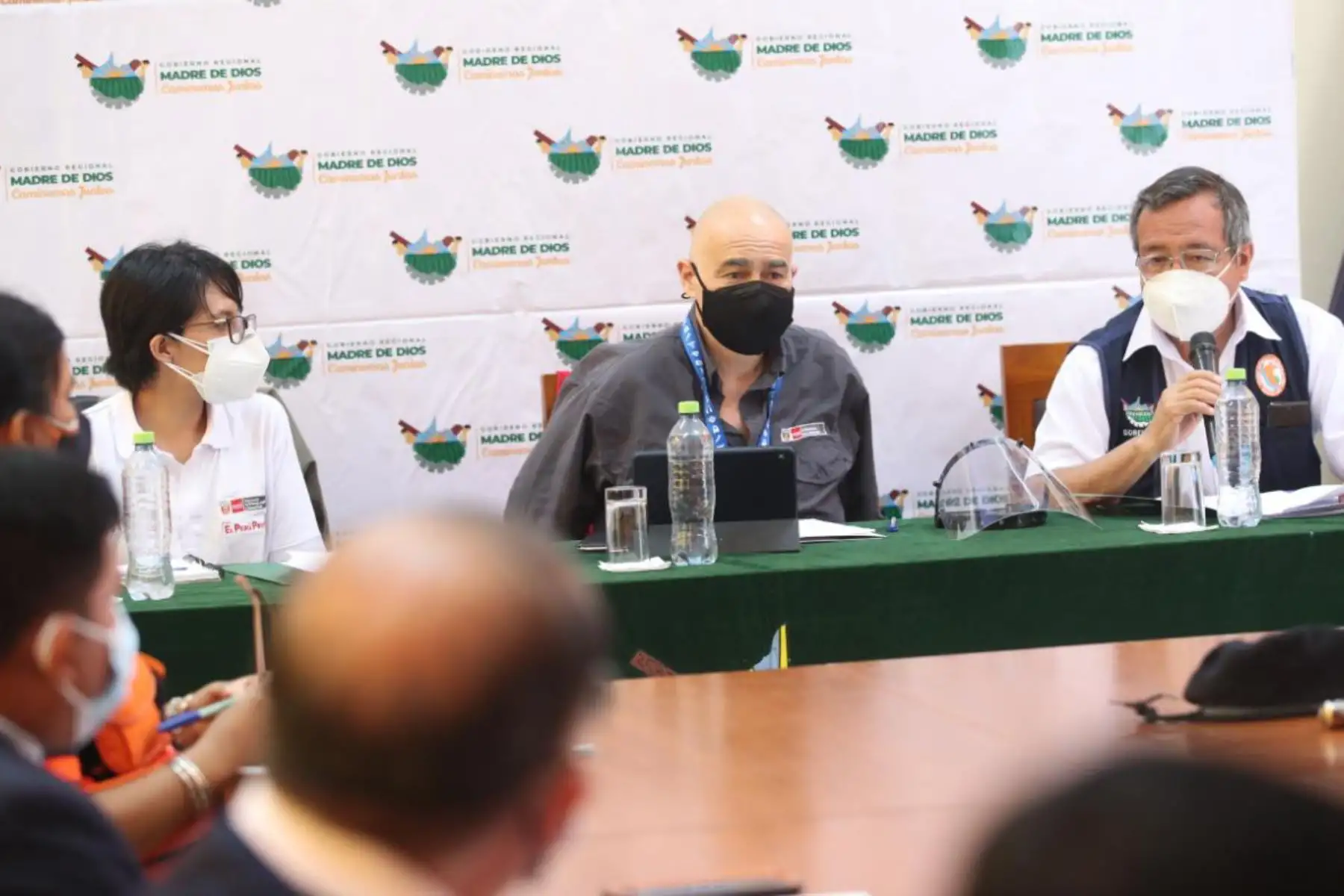 Ministro del Ambiente, Gabriel Quijandría llega a Madre de Dios y se reúne con autoridades locales para evaluar y articular acciones de ayuda a los damnificados por las inundaciones.
Foto: Minam