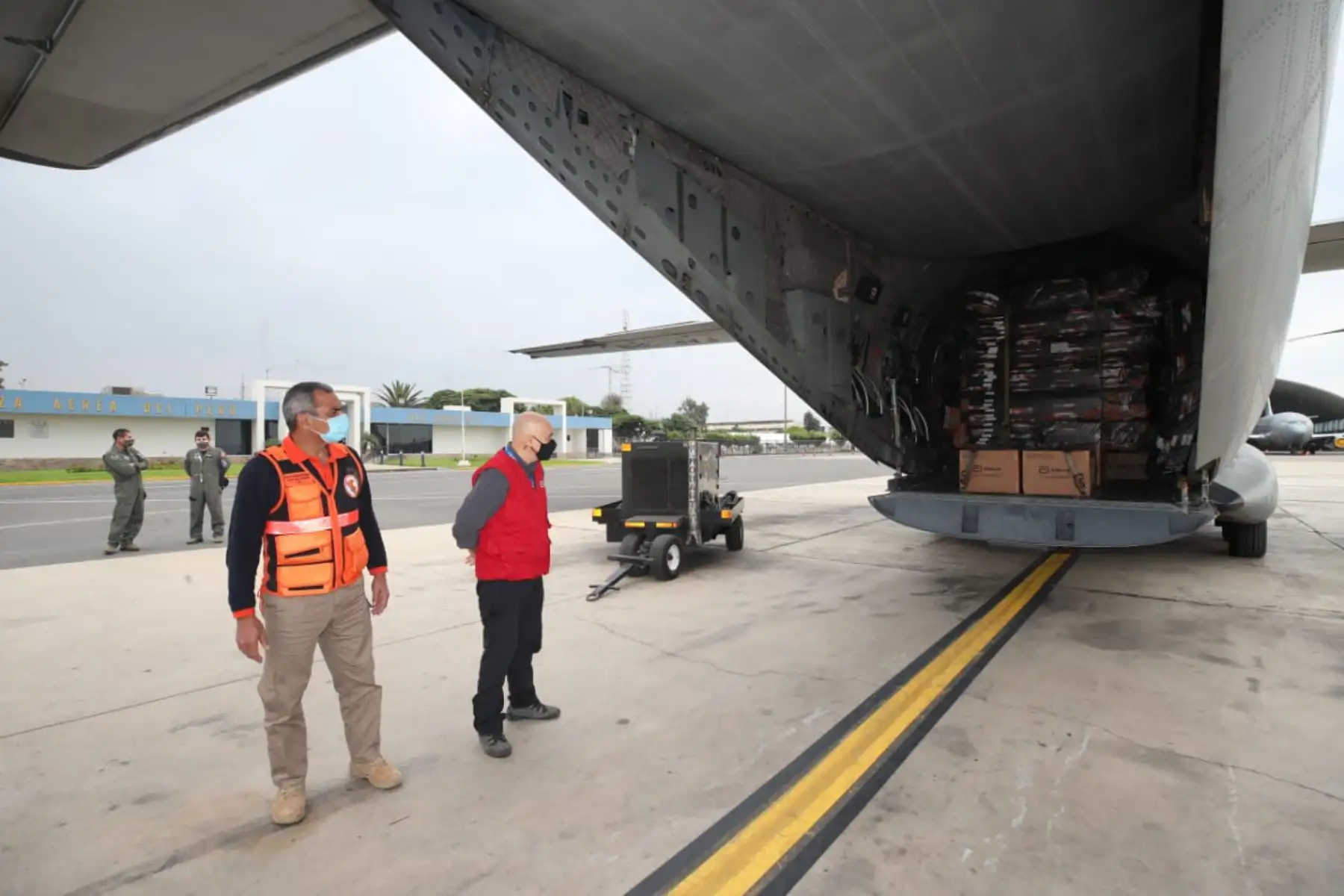 Ministro del Ambiente, Gabriel Quijandría llega a Madre de Dios y se reúne con autoridades locales para evaluar y articular acciones de ayuda a los damnificados por las inundaciones.
Foto: Minam