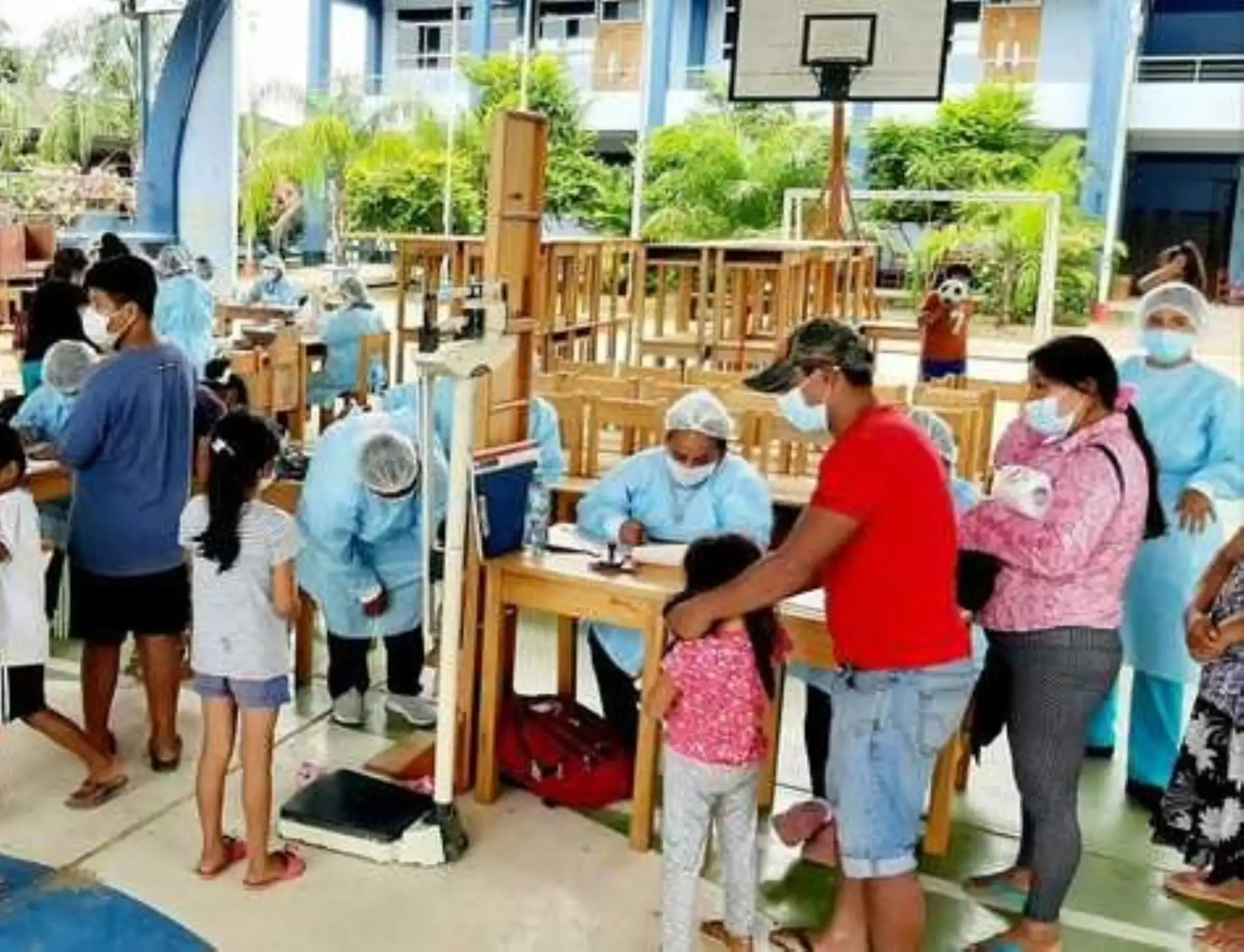 Brigadas del Minsa brindan más de 500 atenciones en salud a cientos de damnificados por lluvias intensas en Madre de Dios. ANDINA/Difusión