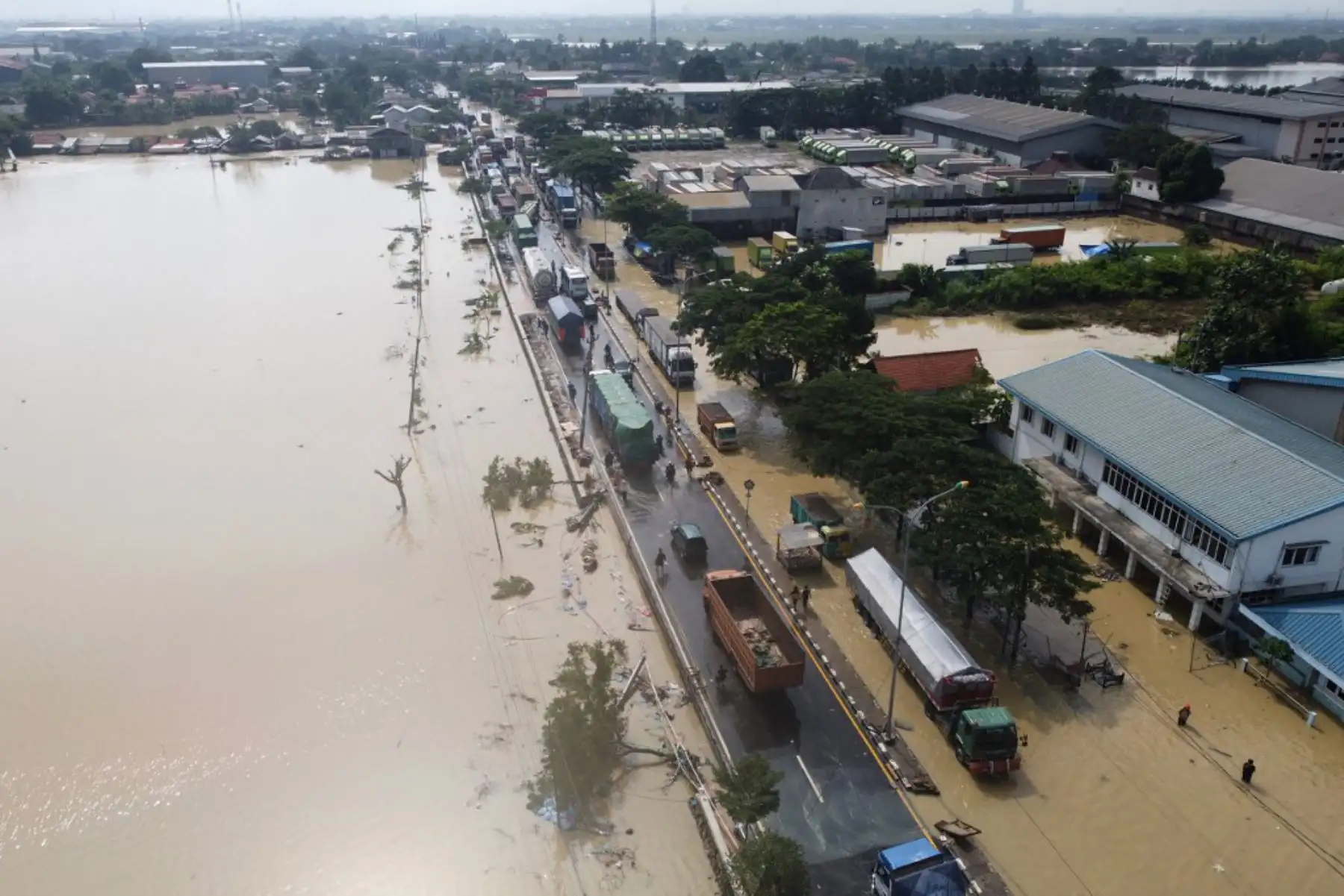 Esta foto aérea muestra áreas inundadas en Bekasi, Java Occidental.

Foto: AFP