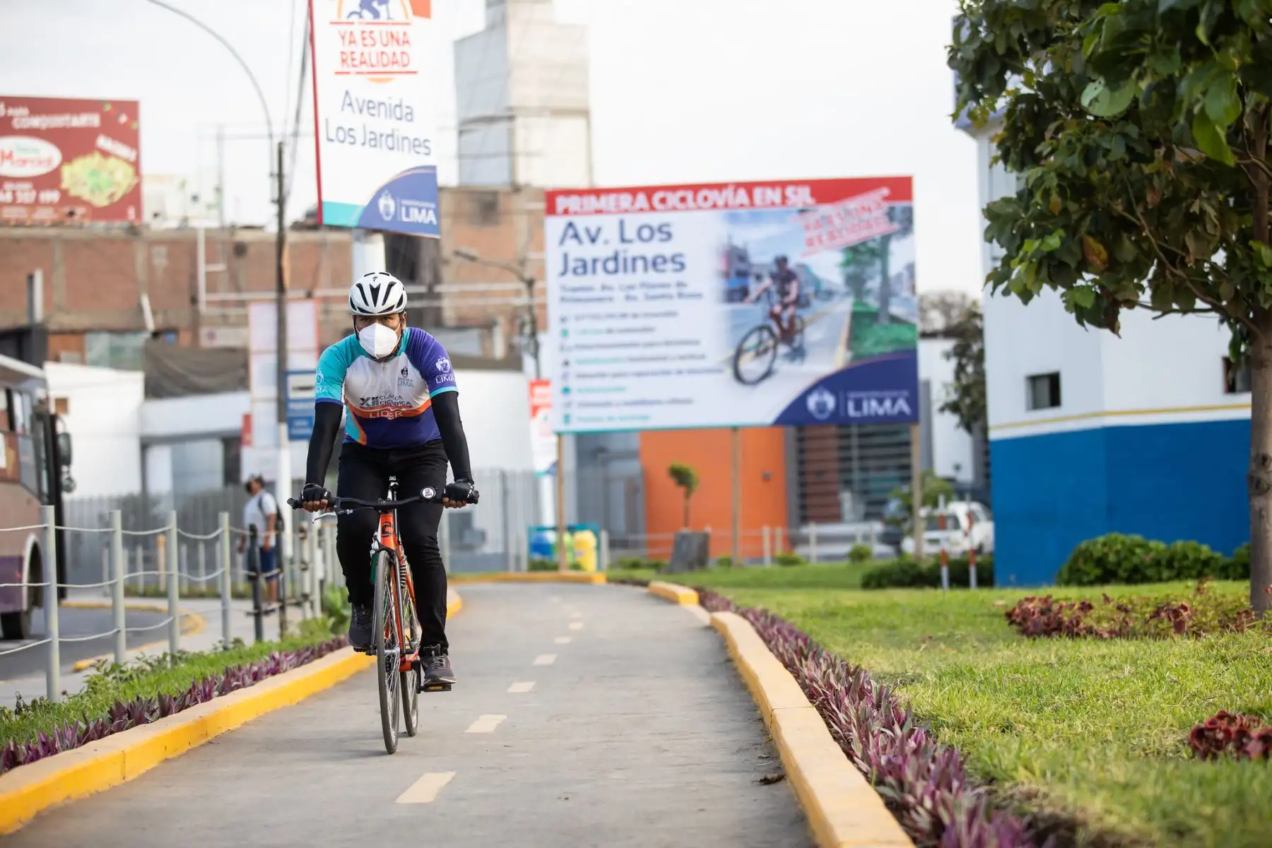 Alcalde Jorge Muñoz inaugura ciclovía de Avenida Los Jardines en San Juan de Lurigancho.

Foto: ANDINA/Municipalidad de Lima