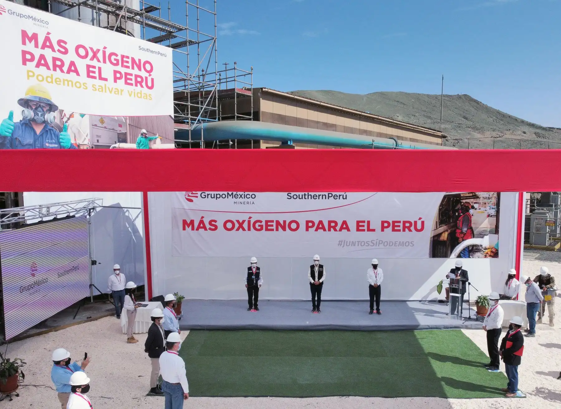 El Presidente de la República , Francisco Sagasti , llegó a la región Moquegua para la entrega de vacunas al personal de salud así como participó de la entrega de la donación de 20 toneladas de oxígeno para el abastecimiento de hospitales y centros médicos. Foto: ANDINA/Presidencia Perú.
