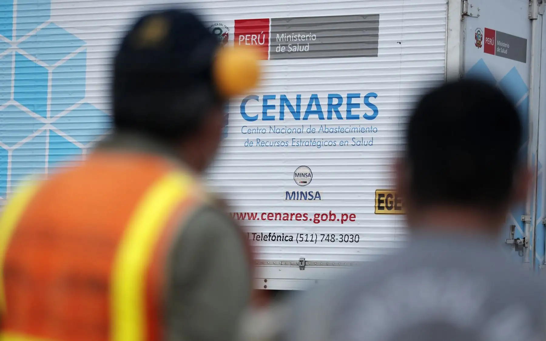 El Presidente de la República , Francisco Sagasti , llegó a la región Moquegua para la entrega de vacunas al personal de salud así como participó de la entrega de la donación de 20 toneladas de oxígeno para el abastecimiento de hospitales y centros médicos. Foto: ANDINA/Presidencia Perú.