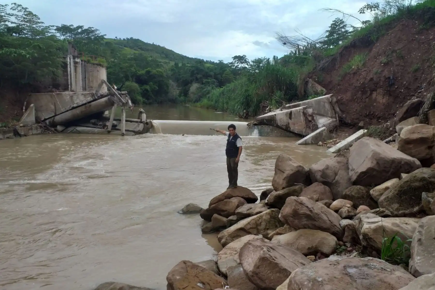 El represamiento del río Ponasa caracteriza a la zona con muy alto peligro ante la ocurrencia de flujos aluvionales e inundación. Foto: ANDINA/Ingemmet