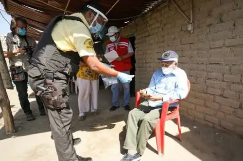 Estos usuarios de Pensión 65 conforman hogares unipersonales y están comprendido en el grupo 1 de hogares beneficiarios por el subsidio, que se ubican en las zonas inicialmente declaradas en alerta extrema por la presencia del covid-19. Foto: ANDINA/Midis.