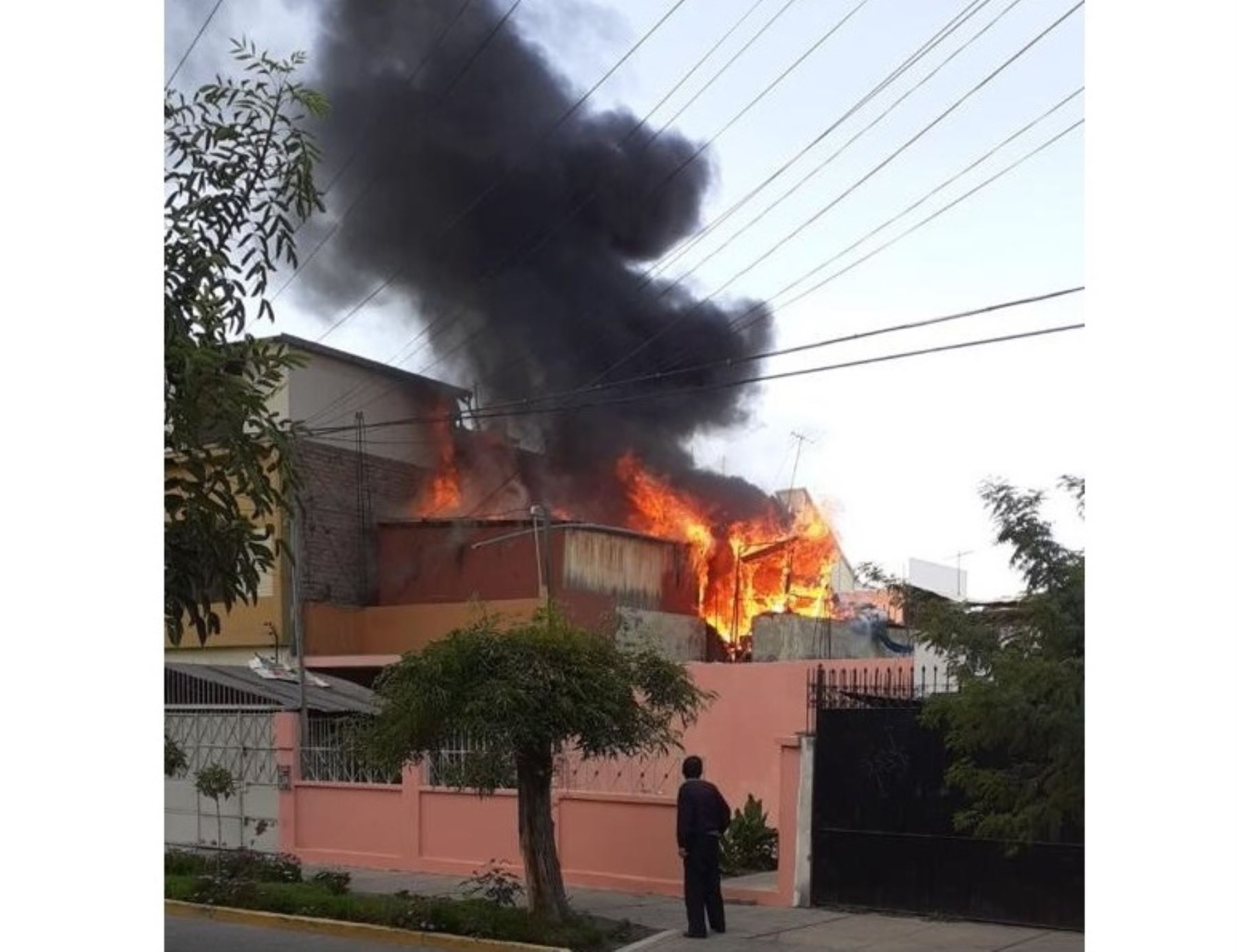 Incendio afecta una casa de reposo en Arequipa. Felizmente no causó daños personales. ANDINA/Difusión