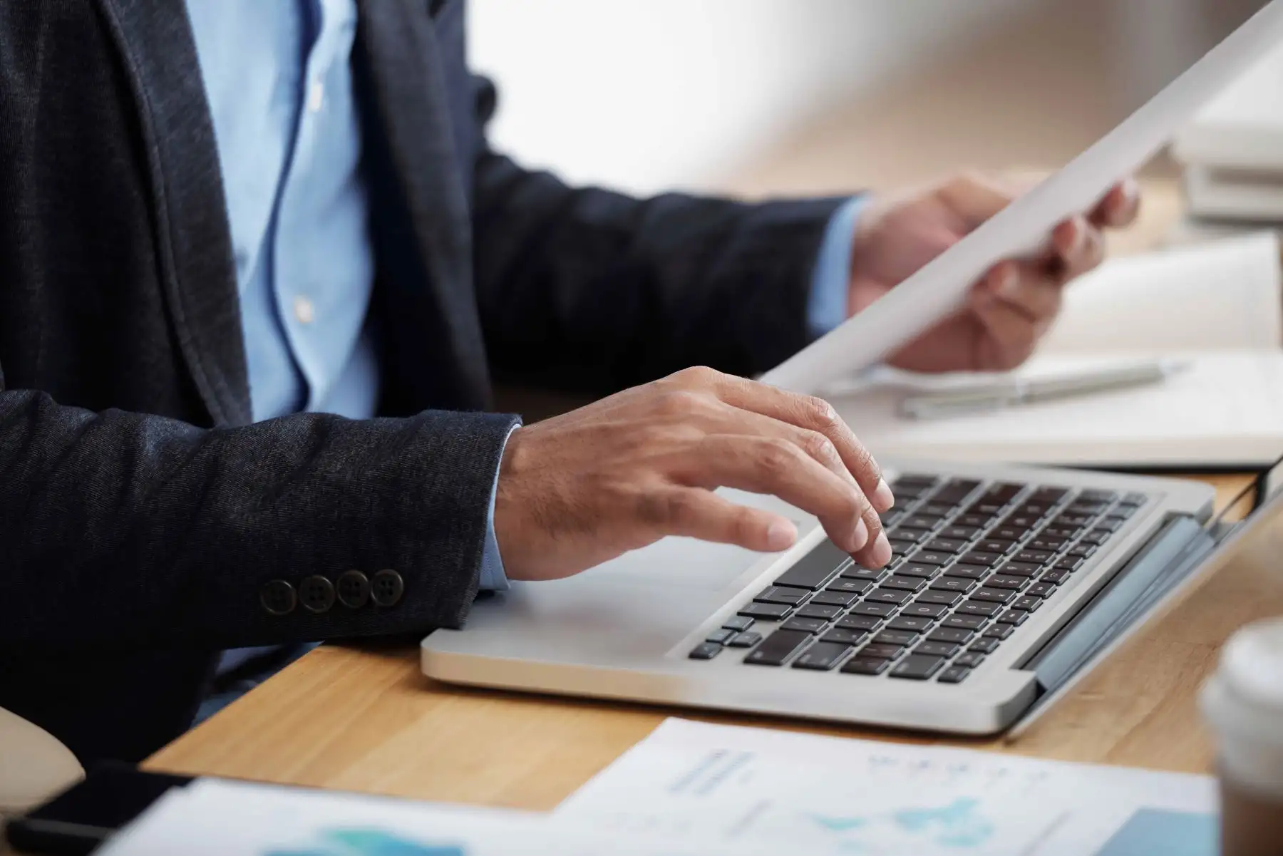 Las microformas son imágenes digitalizadas de documentos oficiales que tienen el mismo valor legal que el original. Cortesía Ositrán.