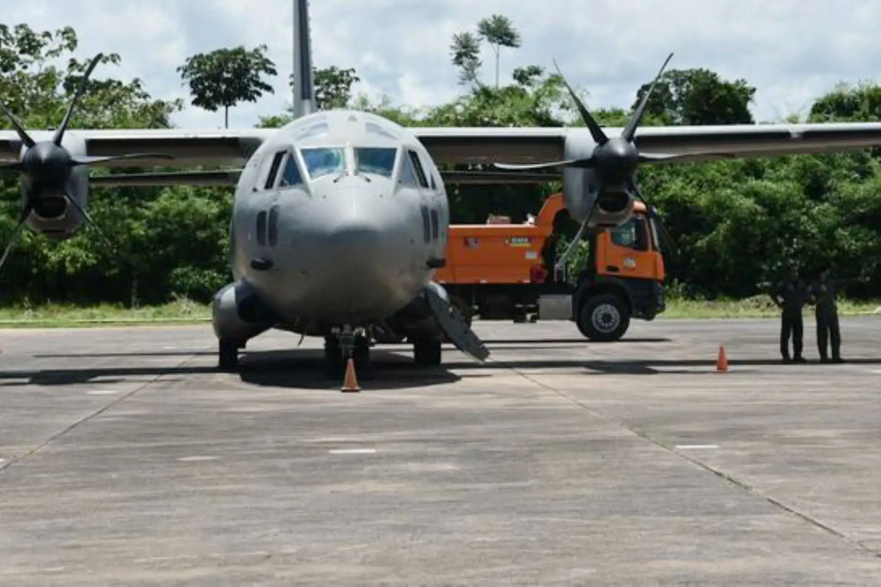 El traslado de la ayuda humanitaria a Madre de Dios se efectuó a través de un vuelo de la Fuerza Aérea del Perú. Foto: ANDINA/difusión.
