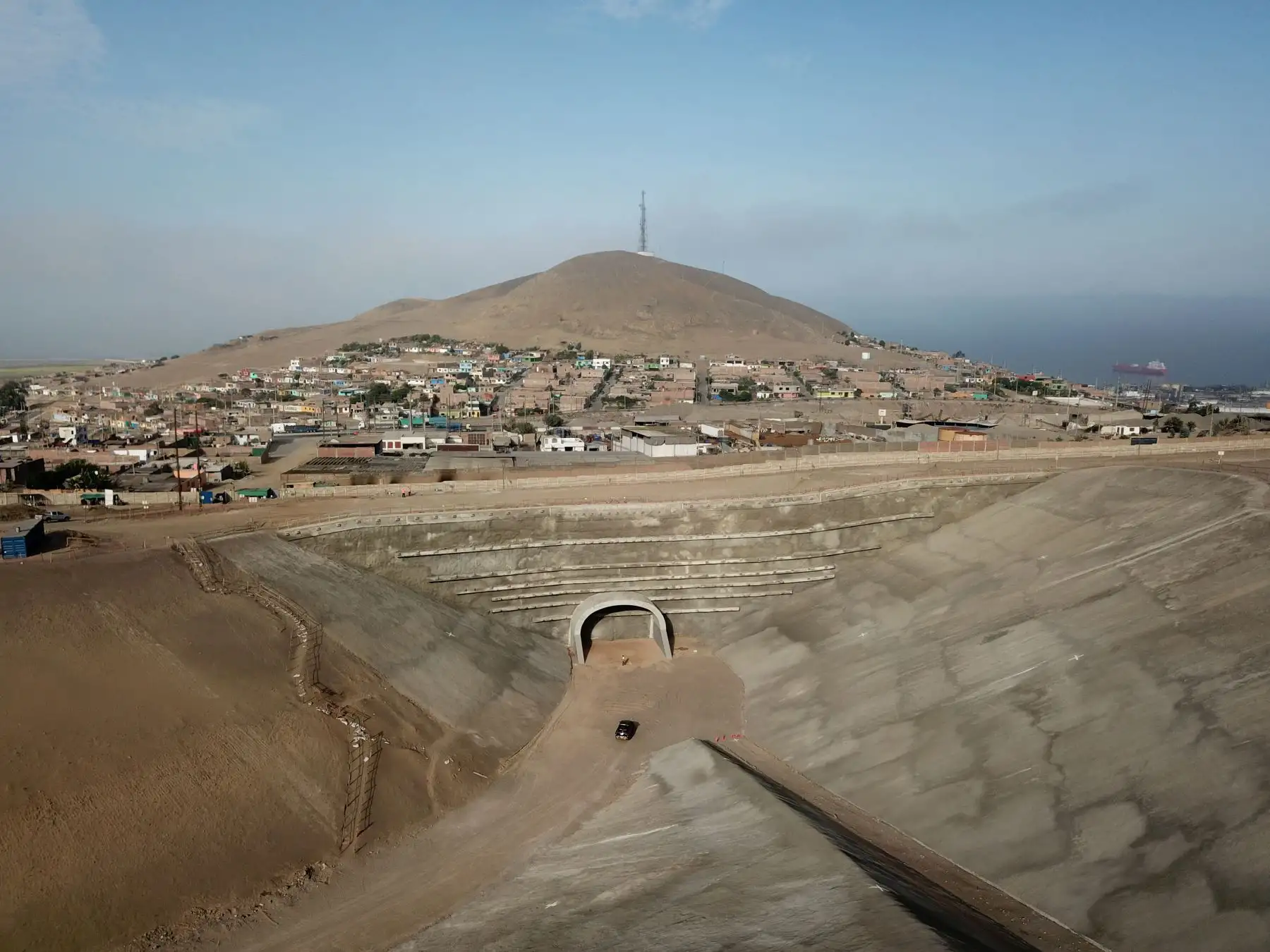 El ministro de Transportes y Comunicaciones,  Eduardo Gonzalez, inspeccionó esta mañana el Terminal Portuario Multipropósito de Chancay que se convertirá en una de las principales puertas de entrada al Perú y será un centro complementario al puerto del Callao en carga de contenedores. Foto: ANDINA/Juan Carlos Guzmán