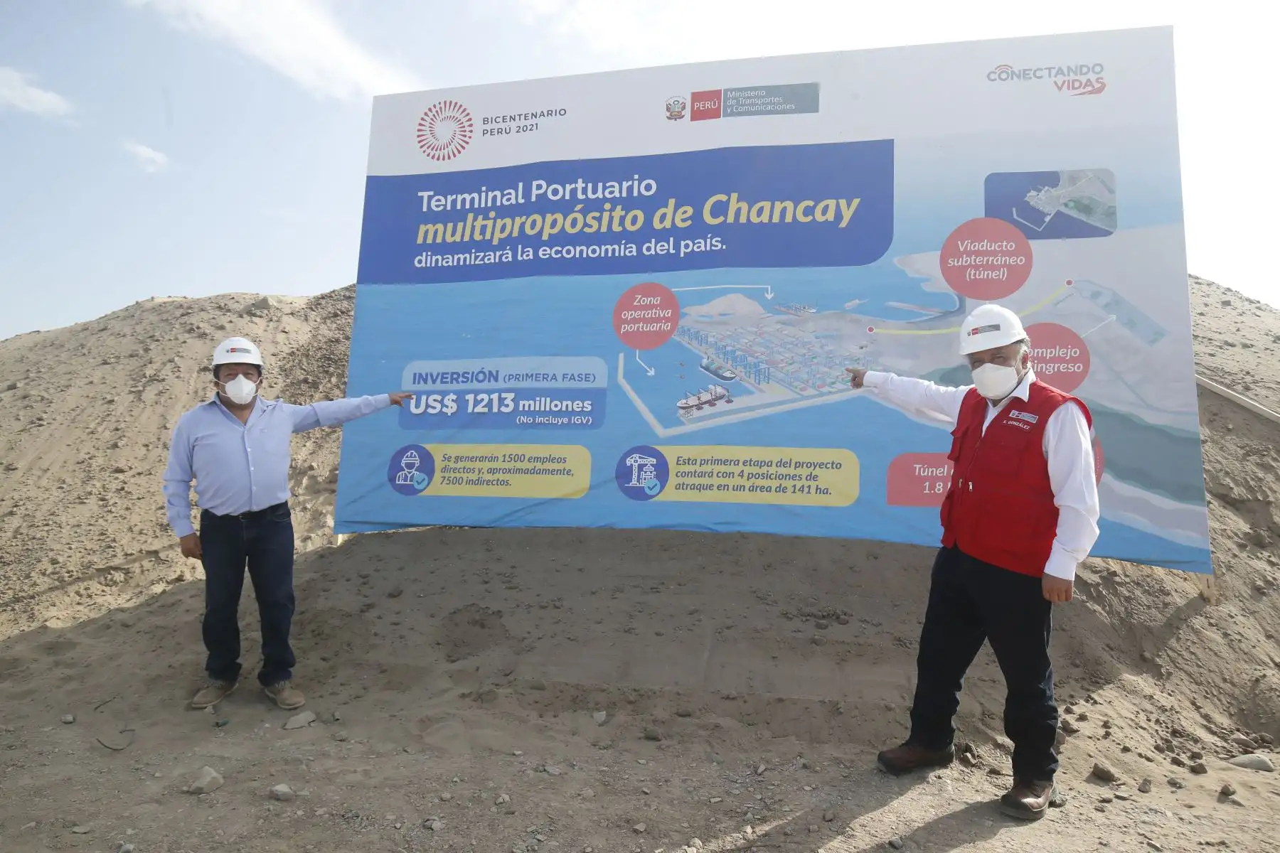 El ministro de Transportes y Comunicaciones,  Eduardo Gonzalez, inspeccionó esta mañana el Terminal Portuario Multipropósito de Chancay que se convertirá en una de las principales puertas de entrada al Perú y será un centro complementario al puerto del Callao en carga de contenedores. Foto: ANDINA/Juan Carlos Guzmán