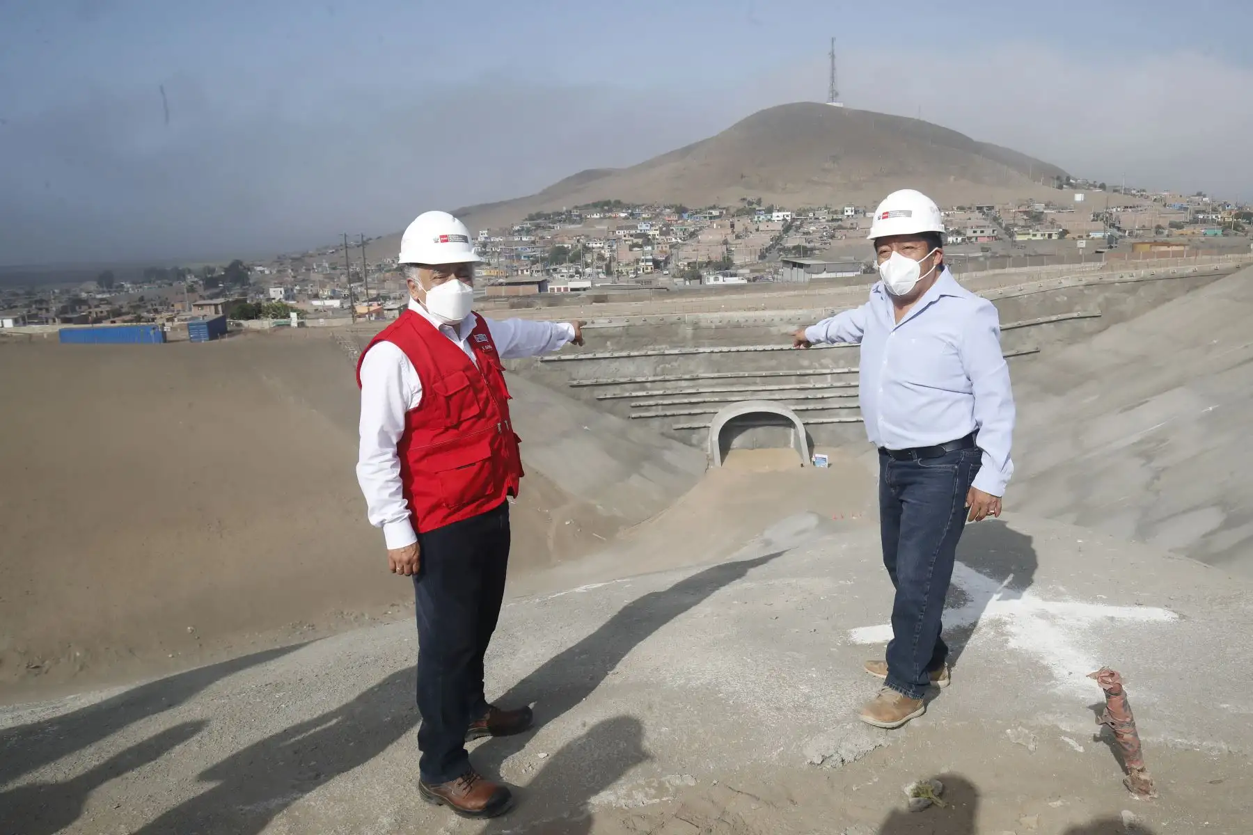 El ministro de Transportes y Comunicaciones,  Eduardo Gonzalez, inspeccionó esta mañana el Terminal Portuario Multipropósito de Chancay que se convertirá en una de las principales puertas de entrada al Perú y será un centro complementario al puerto del Callao en carga de contenedores. Foto: ANDINA/Juan Carlos Guzmán