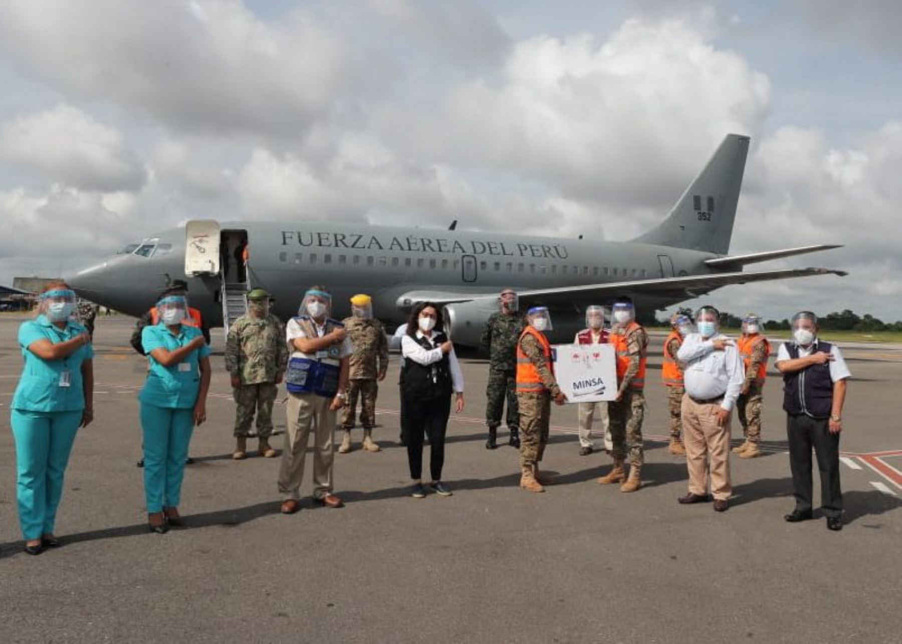 Jefa del Gabinete Ministerial, Violeta Bermúdez, llegó a la región Ucayali para supervisar vacunación al personal de salud.