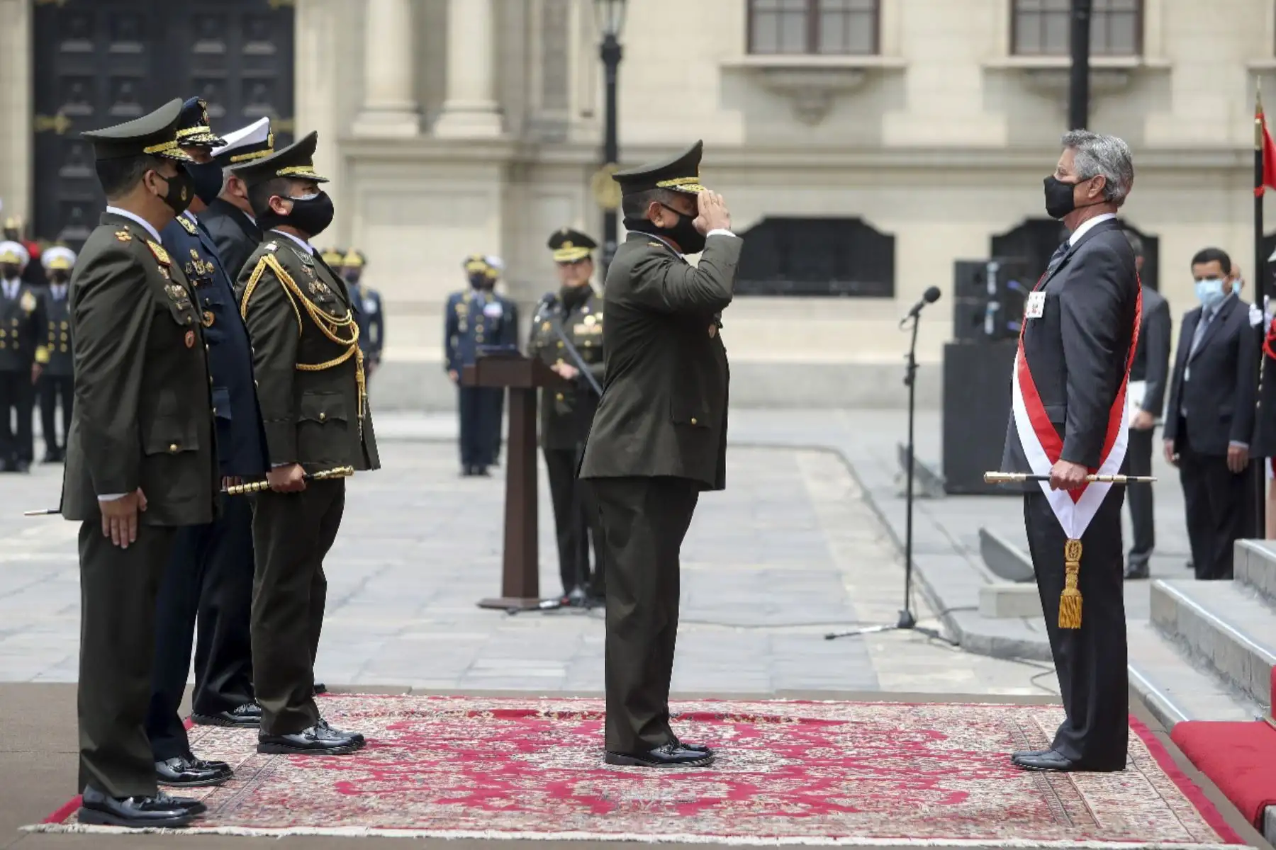 Ceremonia de su reconocimiento como jefe supremo de las FF.AA. y la PNP. Los primeros 100 días del presidente Francisco Sagasti. Foto: ANDINA