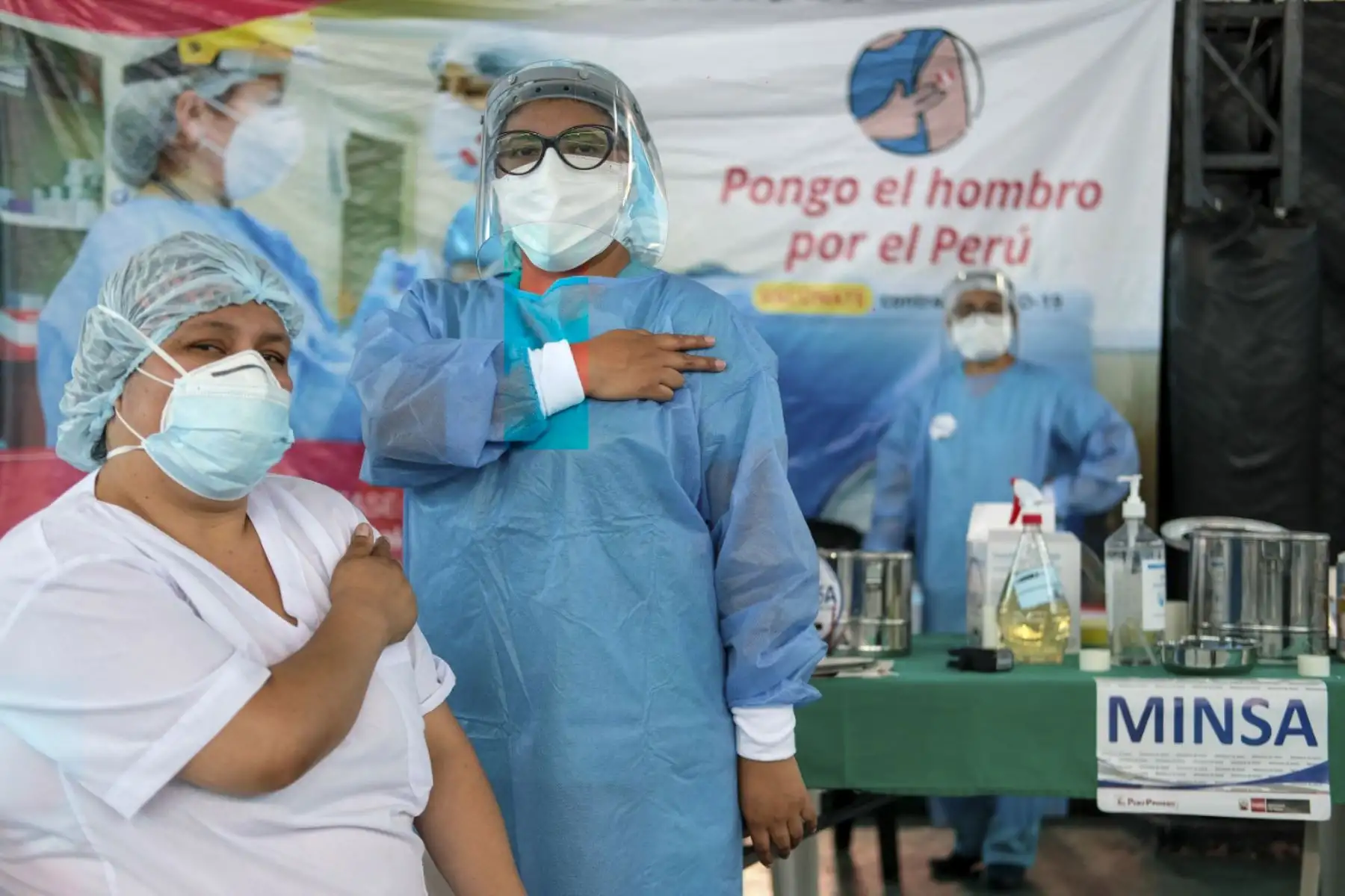 Inicio de vacunación al personal de la primera línea. Los primeros 100 días del presidente Francisco Sagasti. Foto: ANDINA