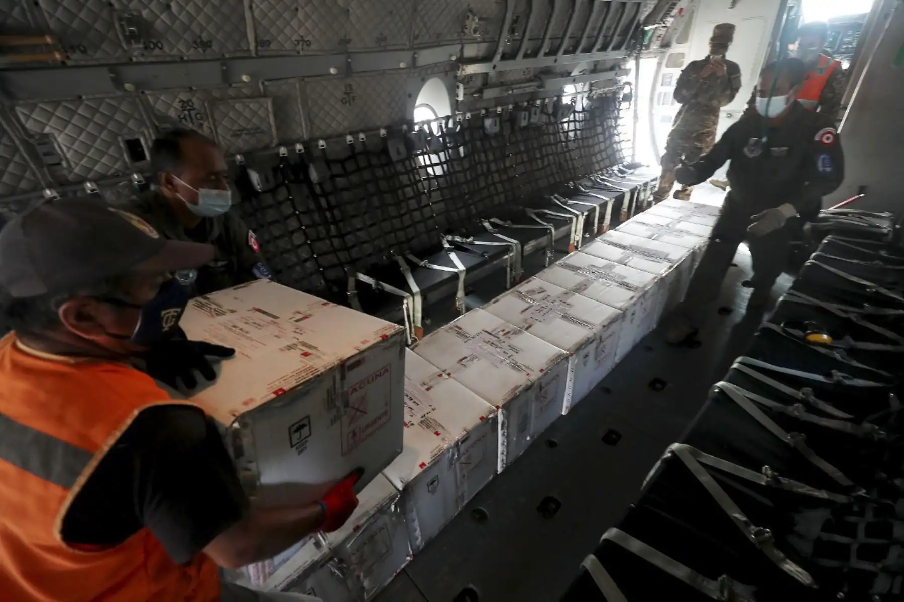 Distribución de las vacunas de Sinopharm hacia las regiones del país. Los primeros 100 días del presidente Francisco Sagasti. Foto: ANDINA