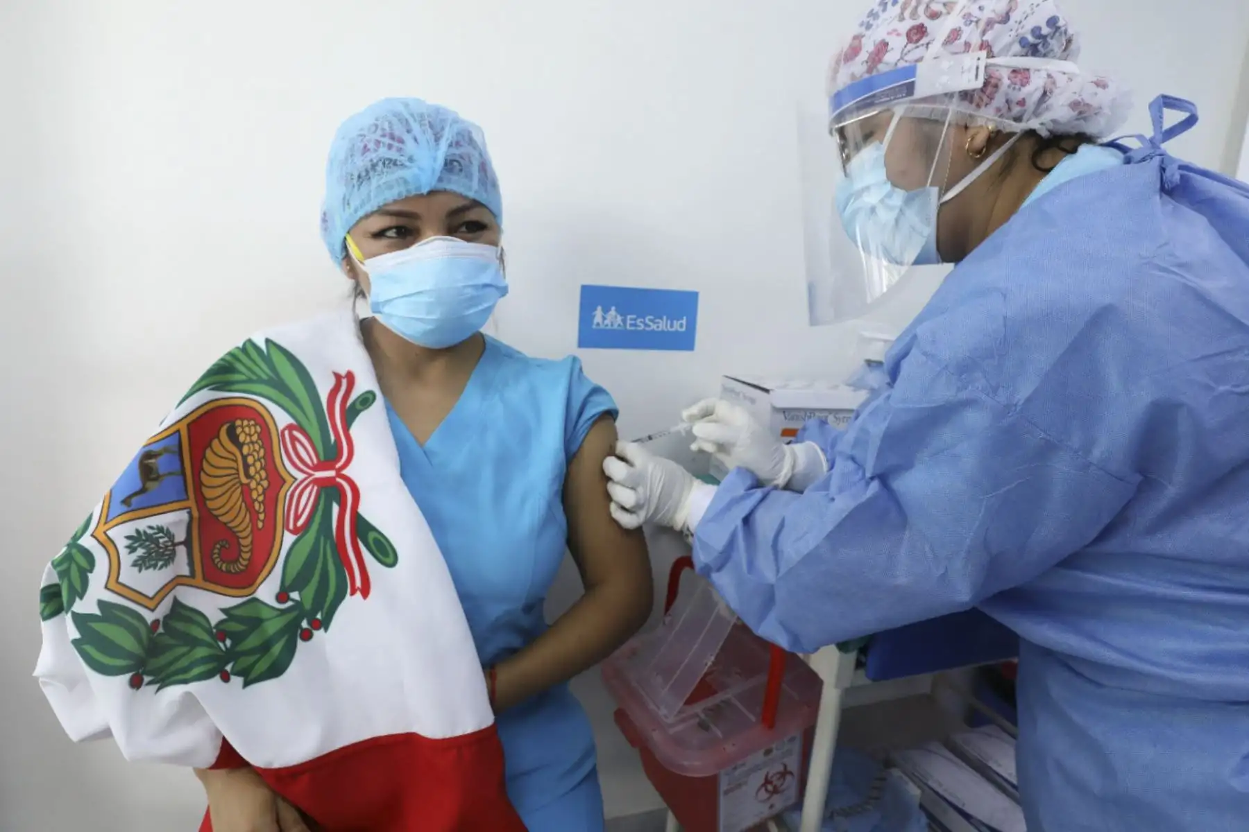 Inicio de vacunación al personal de la primera línea. Los primeros 100 días del presidente Francisco Sagasti. Foto: ANDINA