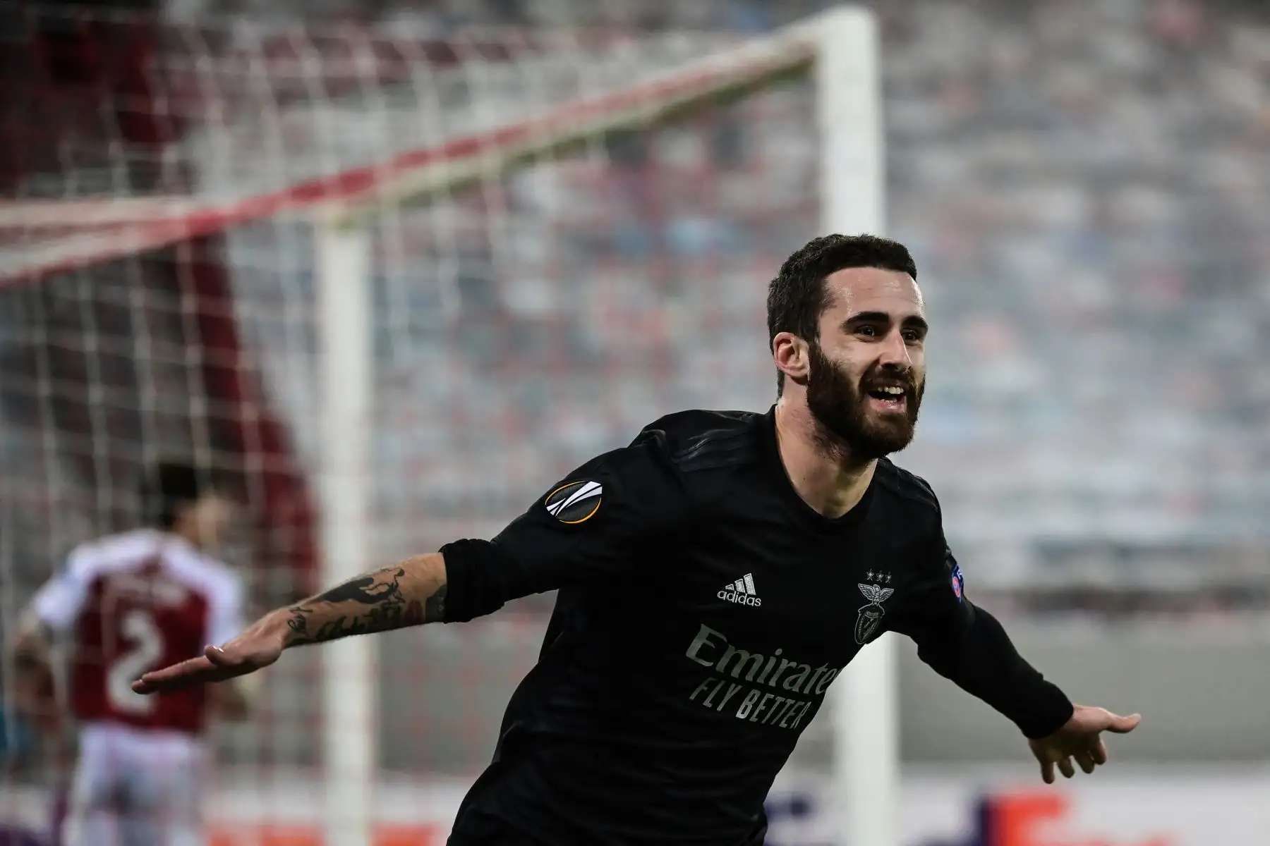 El centrocampista portugués del Benfica, Rafa Silva, celebra tras marcar un gol durante el partido de la segunda etapa de la UEFA Europa League. Foto: AFP