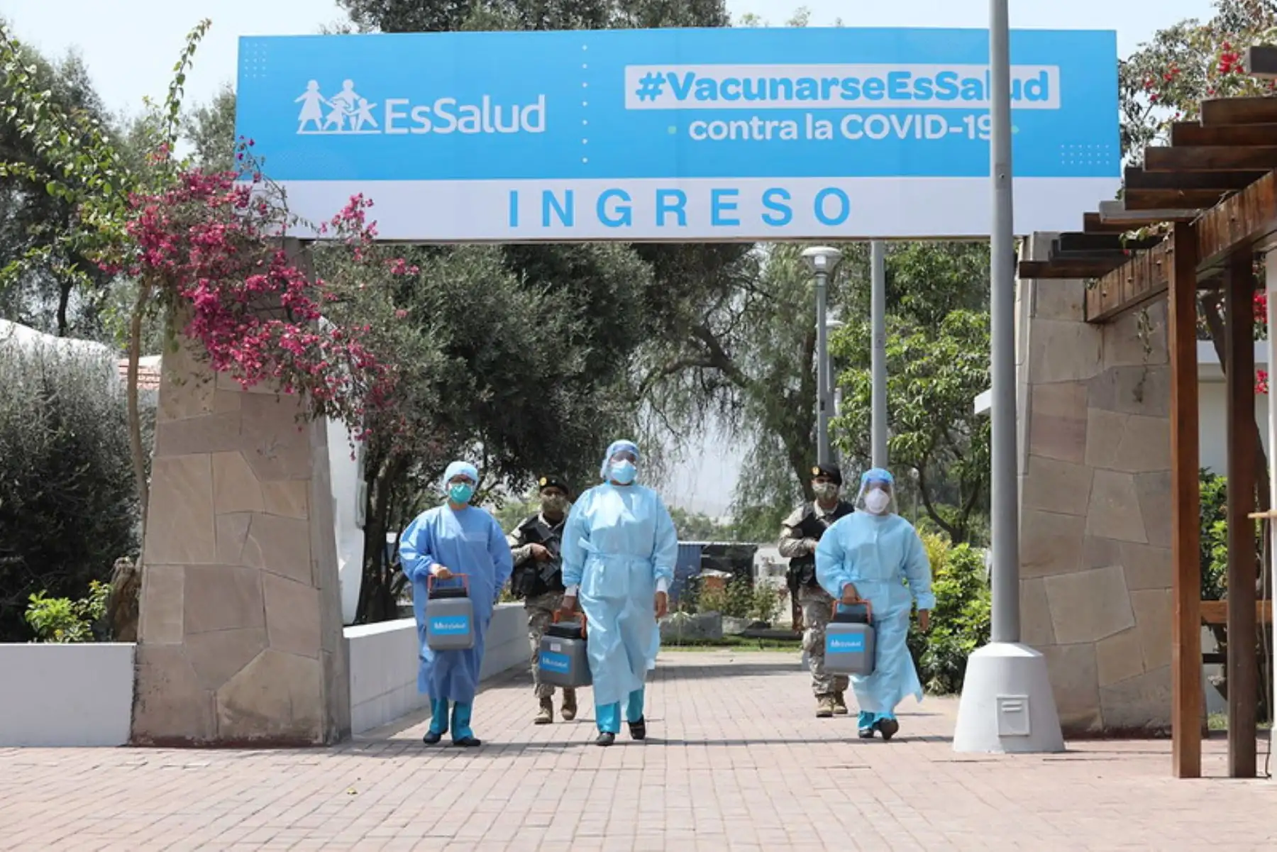 El vacunatorio de San Isidro Labrador se suma a otros establecimientos similares que han sido habilitados para la inmunización como el de Playa Miller, en Jesús María; Consulta Externa del hospital Guillermo Almenara, en La Victoria; Vacunatorio Aljovín, en el Cercado de Lima y Real Felipe, en Callao.