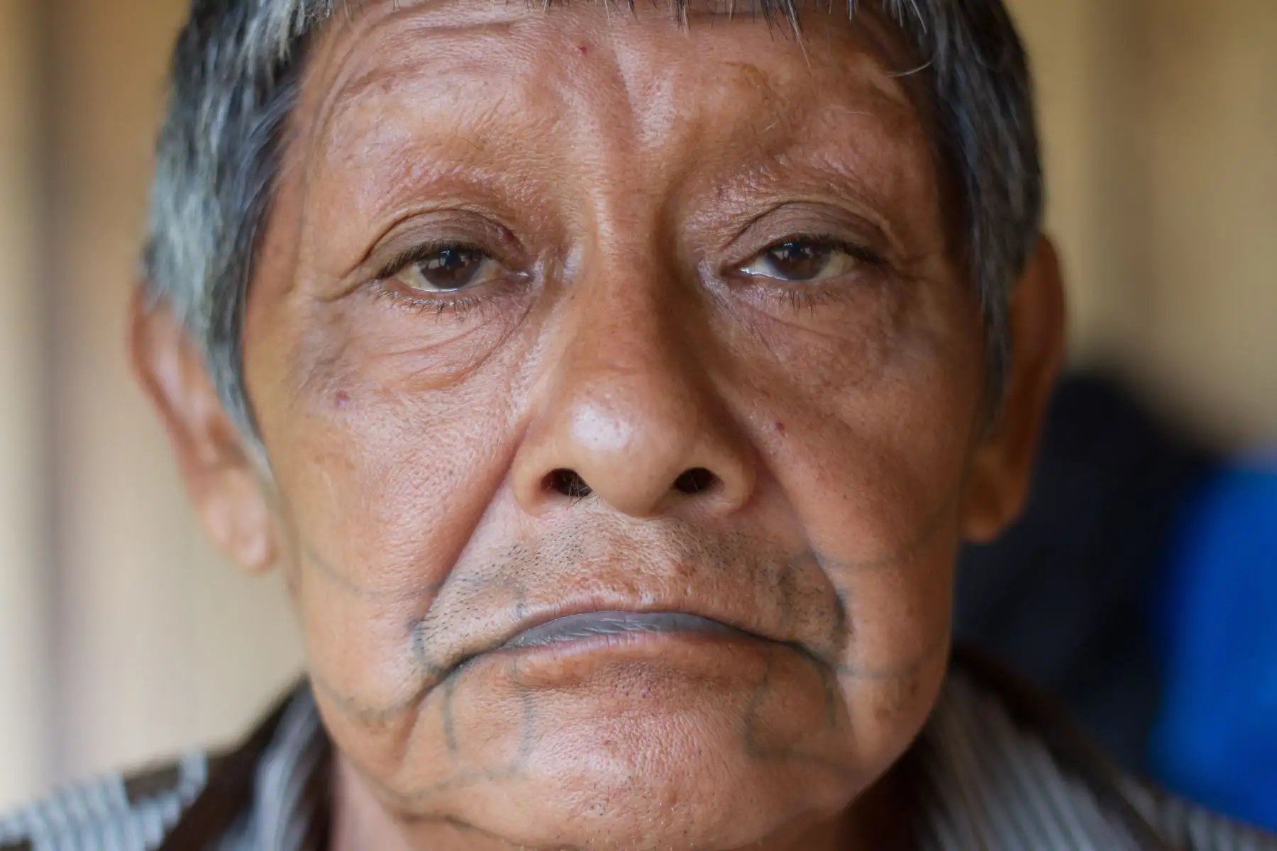 Fotografía cedida por la Asociación de Defensa Etnoambiental Kanindé y fechada el 4 de febrero de 2016 que muestra a Aruká Juma (foto), el último chamán de los Juma de Brasil. Sobrevivió a varias masacres que casi exterminaron a su pueblo, pero no a la covid-19. Foto: EFE