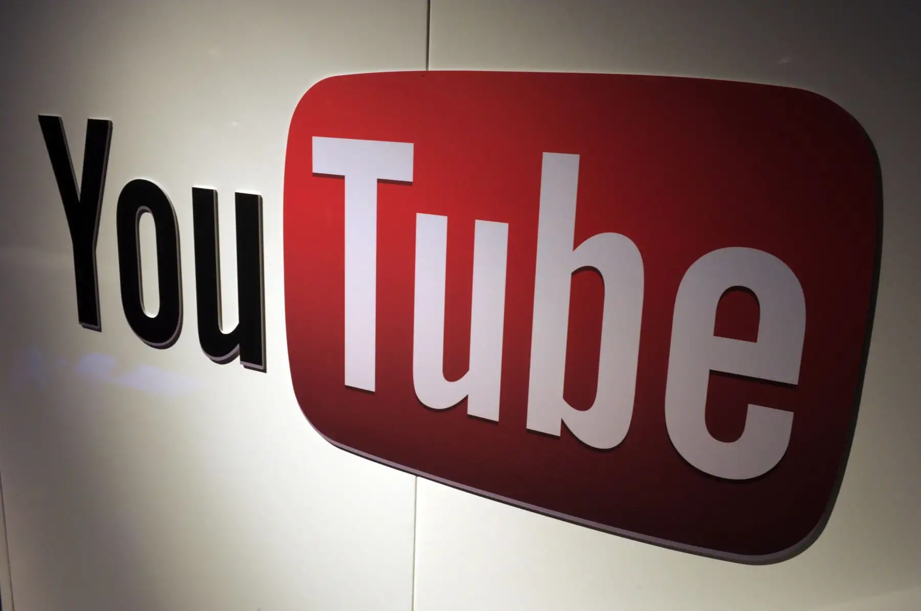 se lanzará una nueva experiencia en fase beta para que padres y madres permitan que sus hijos e hijas accedan a YouTube mediante Cuentas de Google supervisadas.