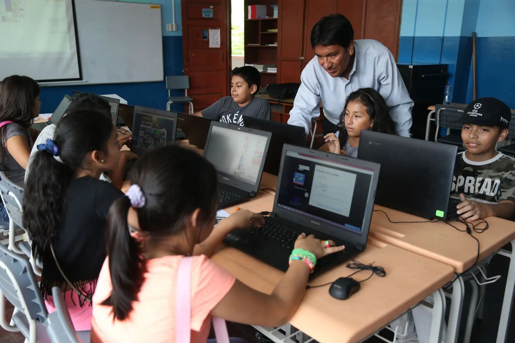 Los participantes recibirán elementos para el diseño de proyectos en Educación STEM- STEAM, contribuyendo de esa forma al desarrollo de competencias científicas, tecnológicas, artísticas y matemáticas en los estudiantes.