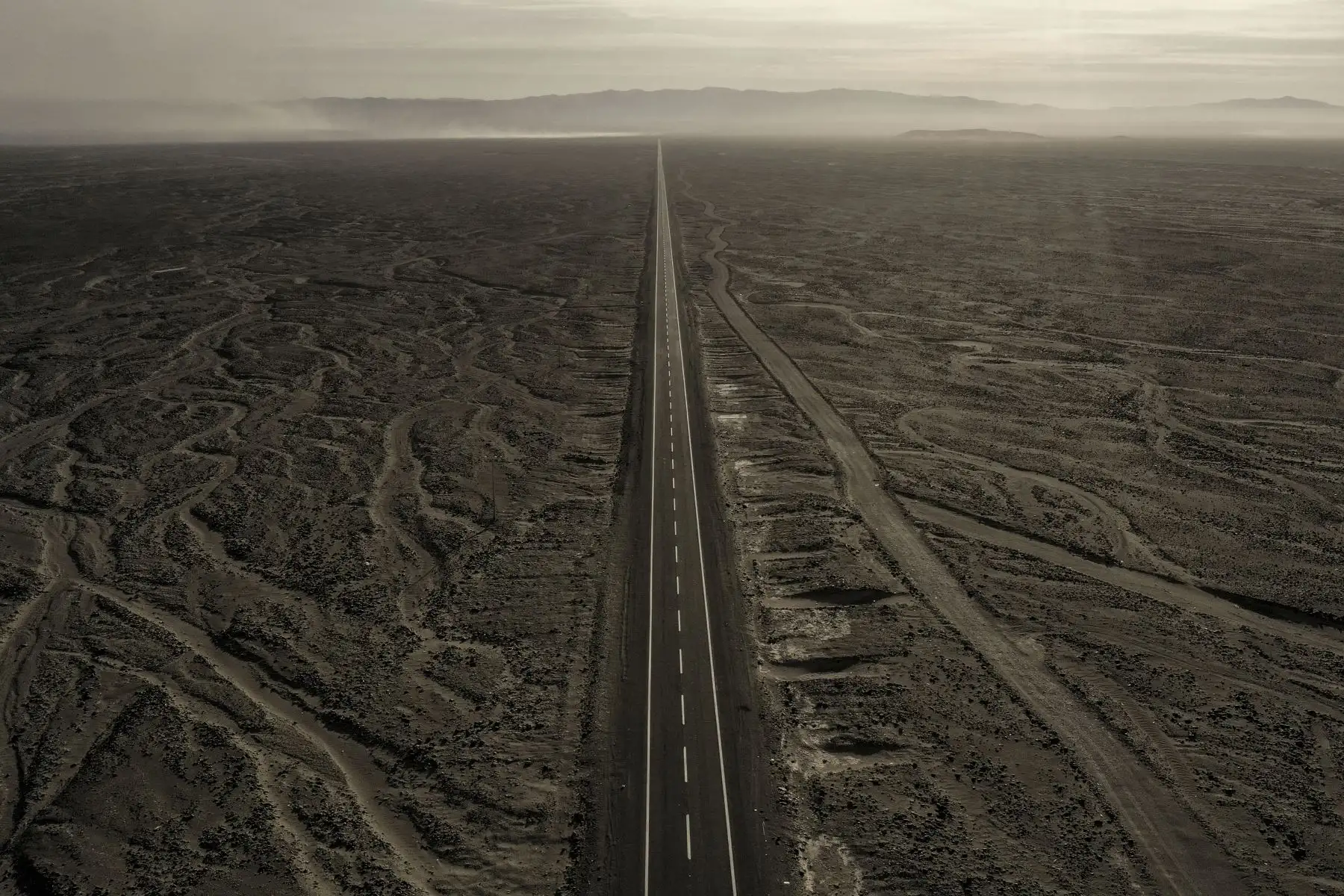 Vista aérea de la Ruta 15 de 230km de longitud, que conecta Colchane e Iquique. Foto: AFP