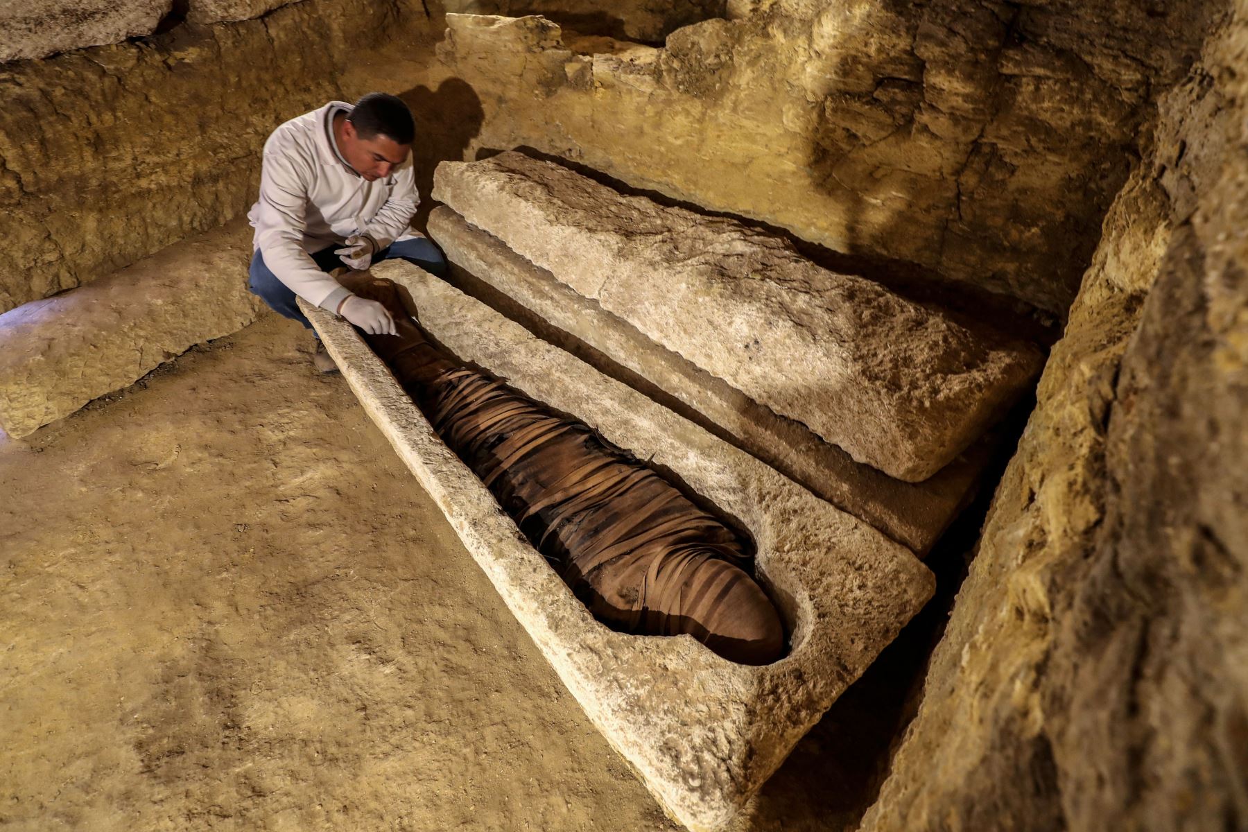 En el antiguo Egipto, la momificación se consideraba un arte sagrado y su conocimiento estaba reservado a muy pocos individuos, por lo que los egiptólogos creen que la mayoría de los secretos se transmitían oralmente. Foto: AFP
