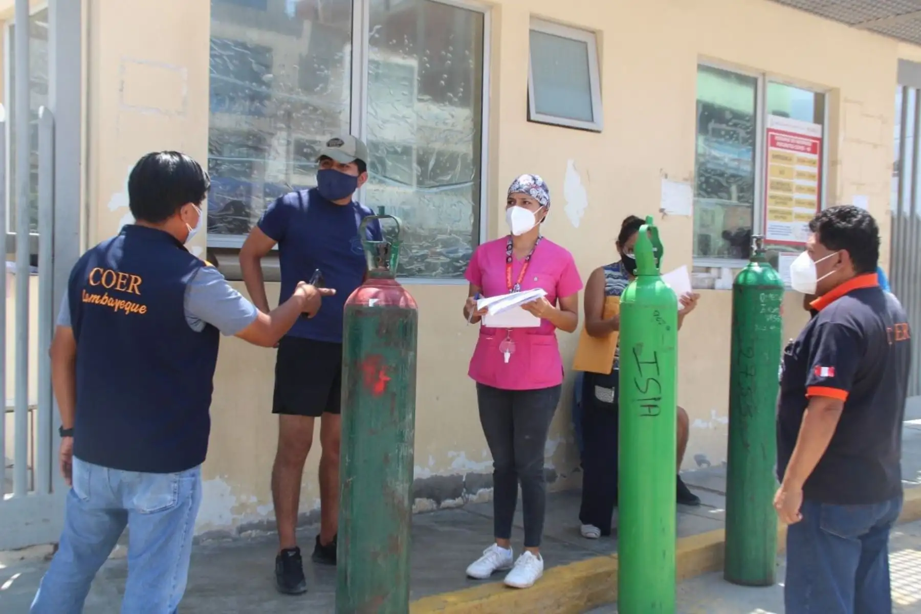 Entrega gratuita de oxígeno medicinal en la región Lambayeque para salvar vidas de pacientes covid-19.