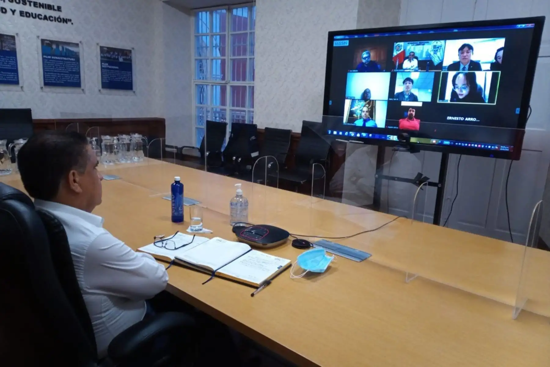 Gobernador regional de La Libertad, Manuel Llempén, sostuvo reunión con empresarios coreanos.