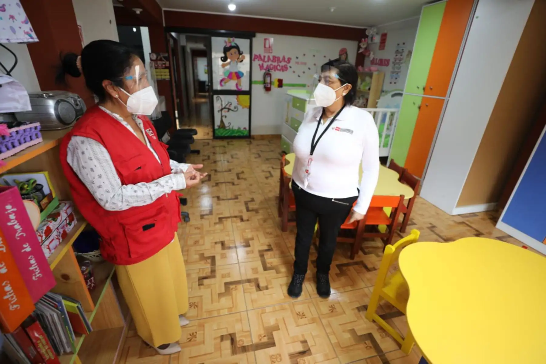 Ministra de la Mujer,  Silvia Loli supervisa jornada de vacunación contra el covid -19 a personal de primera línea y fortalece protección de poblaciones vulnerables, en la región Huánuco.
Foto: MIMP