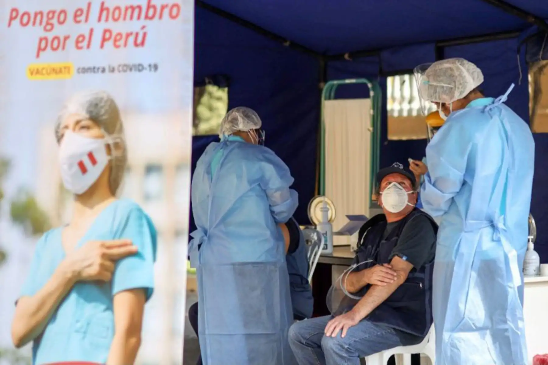 Entre médicos, enfermeras y personal administrativo que atienden en el área de emergencia, unidad de cuidados especiales y pabellones. Foto: Minsa