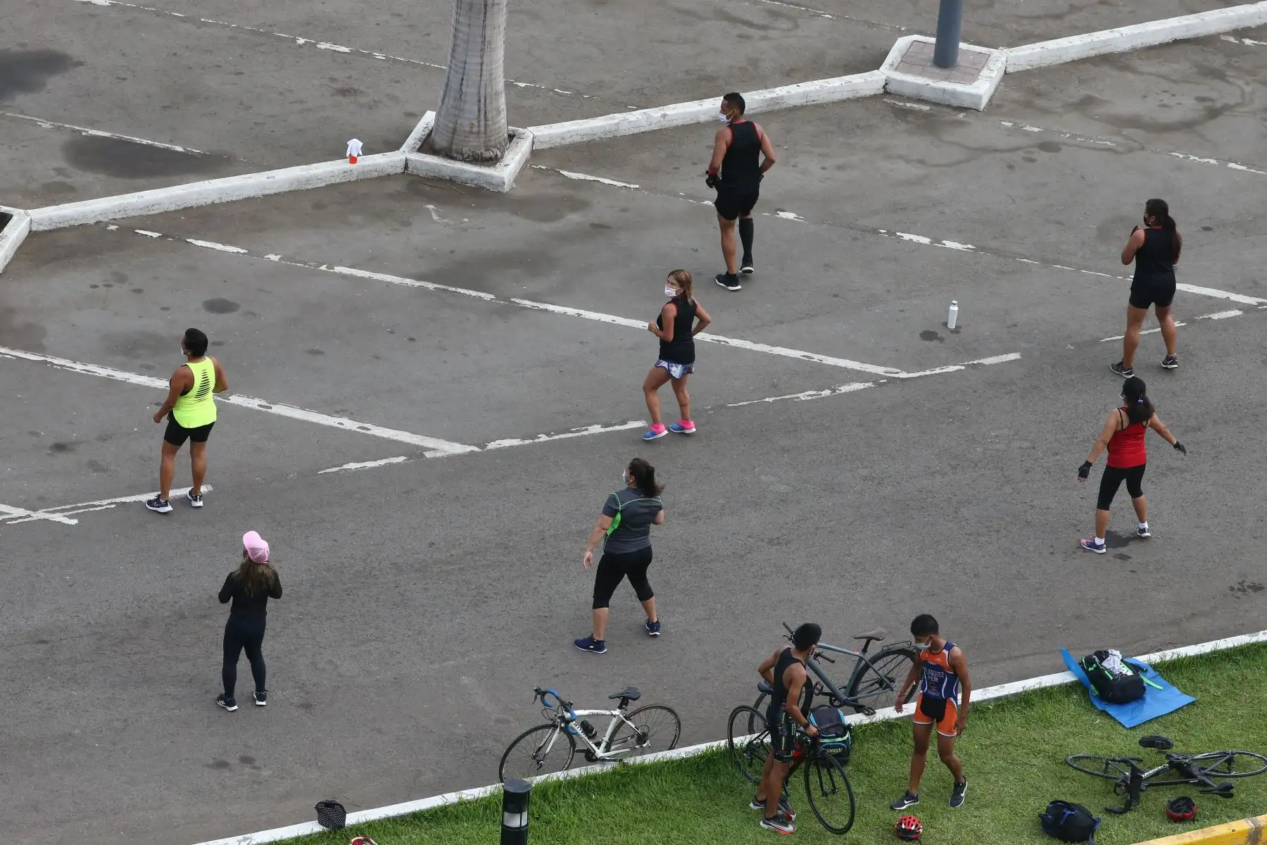 Hoy es el último día de la cuarentena establecida por el Gobierno para enfrentar el covid-19 en Lima Metropolitana, el Callao y demás provincias consideradas en nivel de alerta extremo. Imagen de la Costa Verde, en Chorrillos.
Foto: ANDINA/Vidal Tarqui