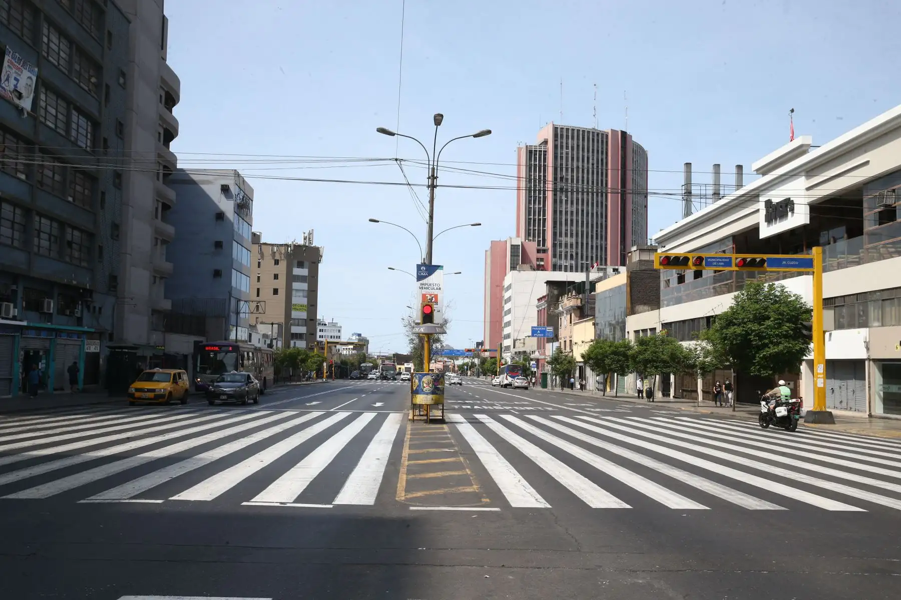 Hoy es el último día de la cuarentena establecida por el Gobierno para enfrentar el covid-19 en Lima Metropolitana, el Callao y demás provincias consideradas en nivel de alerta extremo. Imagen de la Av. Abancay.
Foto: ANDINA/Vidal Tarqui