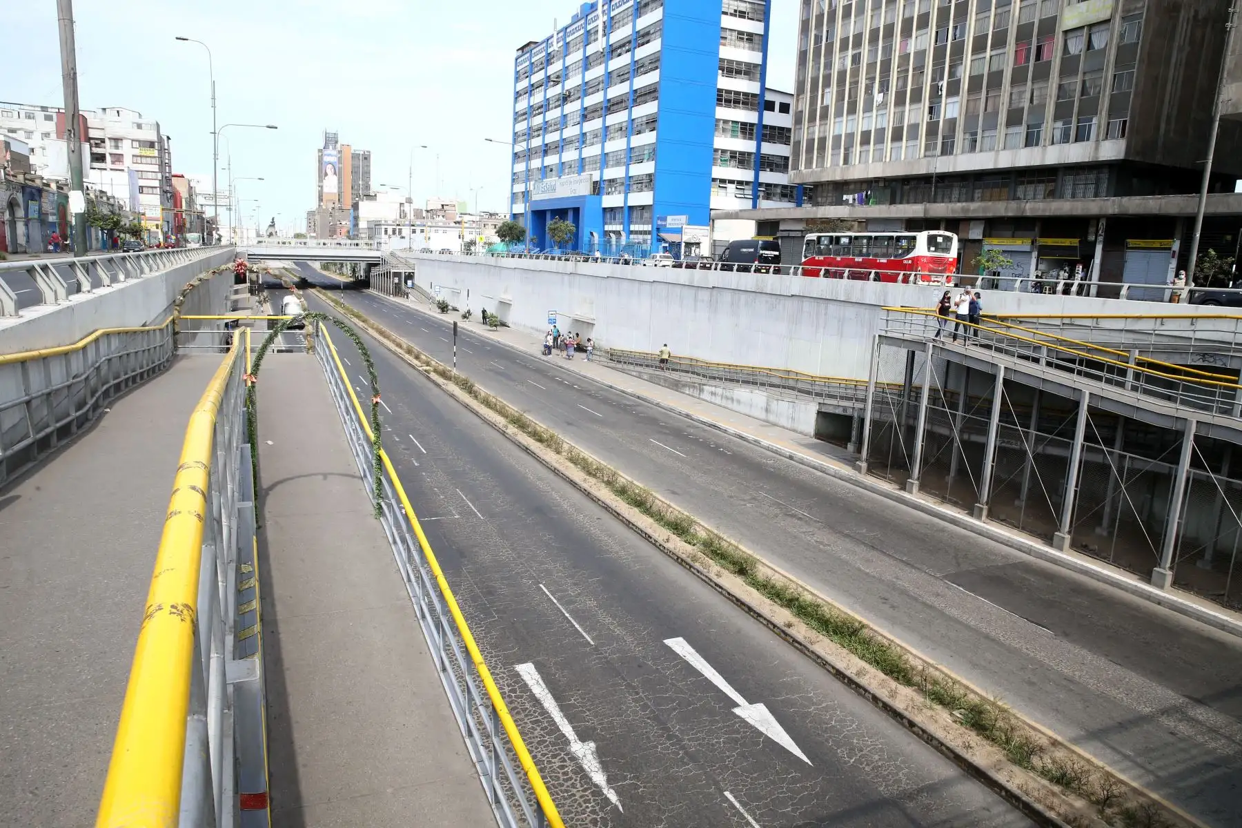 Hoy es el último día de la cuarentena establecida por el Gobierno para enfrentar el covid-19 en Lima Metropolitana, el Callao y demás provincias consideradas en nivel de alerta extremo. Imagen de la Av. Grau.
Foto: ANDINA/Vidal Tarqui