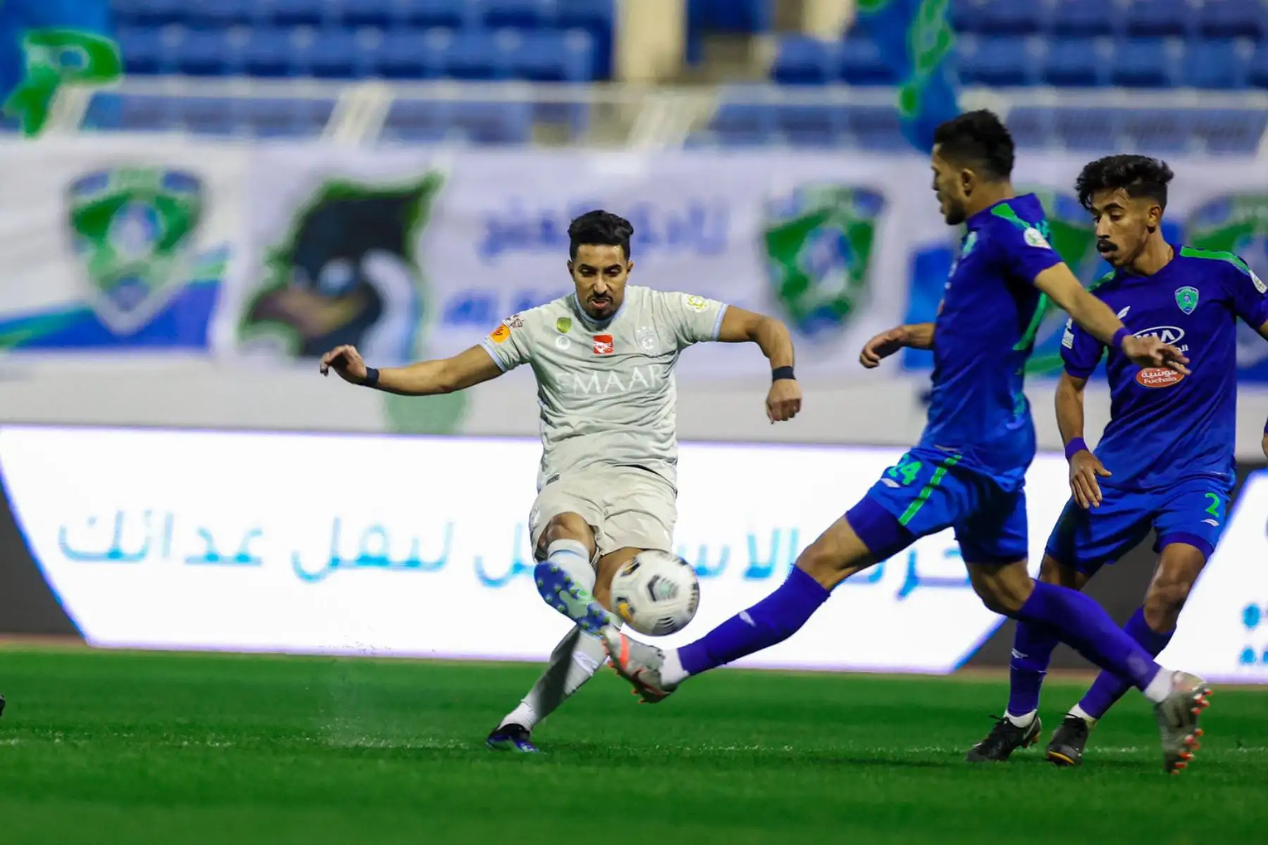 Los volantes de la selección peruana, Christian Cueva y André Carrillo, protagonizaron un interesante duelo, por la jornada 21 de la Primera División de Arabia Saudita.
En partido intenso,  el Al-Hilal de André Carrillo gano 5 a 2 al Al-Fateh de Christian Cueva  en el Estadio Prince Abdullah bin Jalawi. 
Foto : @Alhilal_FC