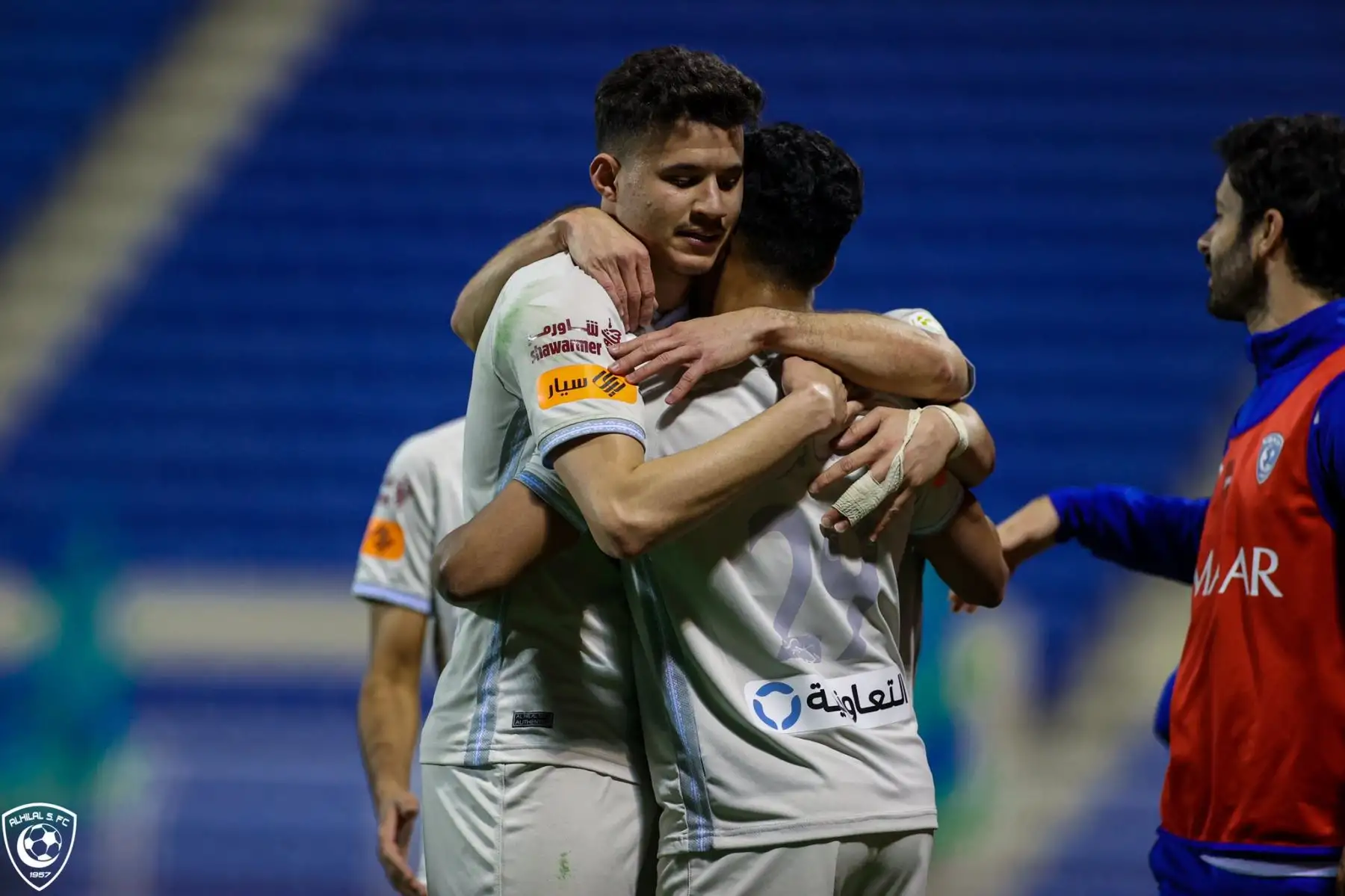 Los volantes de la selección peruana, Christian Cueva y André Carrillo, protagonizaron un interesante duelo, por la jornada 21 de la Primera División de Arabia Saudita.
En partido intenso,  el Al-Hilal de André Carrillo gano 5 a 2 al Al-Fateh de Christian Cueva  en el Estadio Prince Abdullah bin Jalawi. 
Foto : @Alhilal_FC