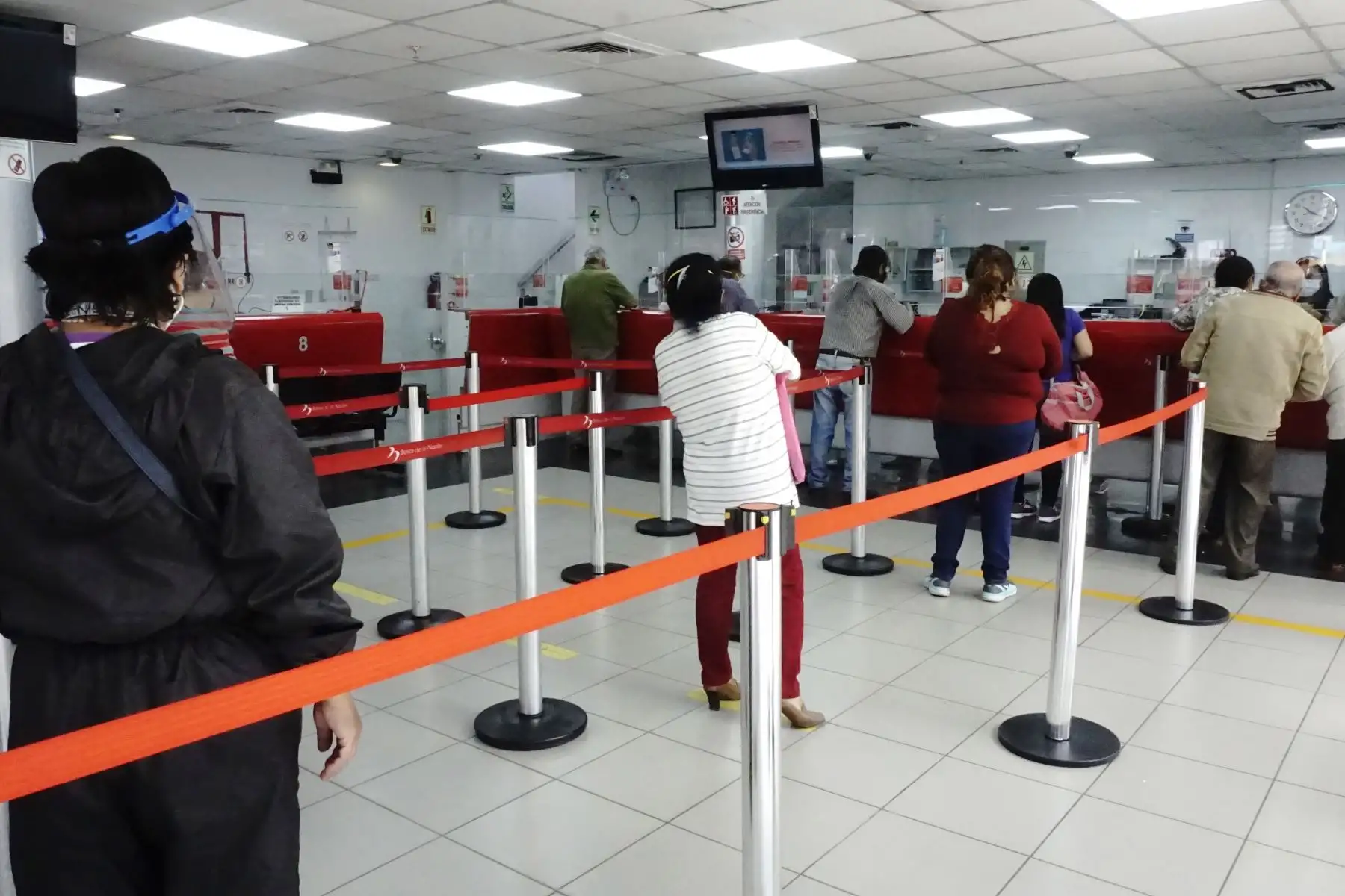 El Banco de la Nación invoca al público a revisar la lista de las agencias madrugadoras, operativas y con cierre temporal a través de www.bn.com.pe o en su página de Facebook con el check azulANDINA/Difusión