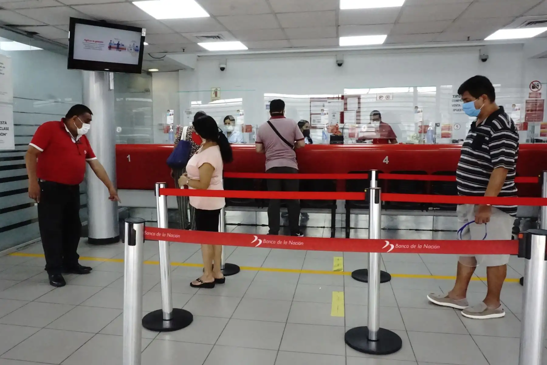 La campaña Agencias Libres del Banco de la Nación busca orientar a todos los beneficiarios del Bono 600 para que ubiquen los locales más cercanos y con menor afluencia de público visitando la página web.
Foto: Banco de la Nación
