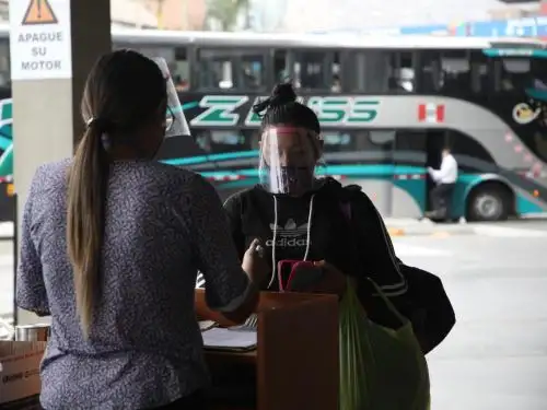 Toma en cuentas medidas que están vigentes desde hoy en el servicio de transporte interprovincial de pasajeros para prevenir la covid-19. ANDINA/Difusión
